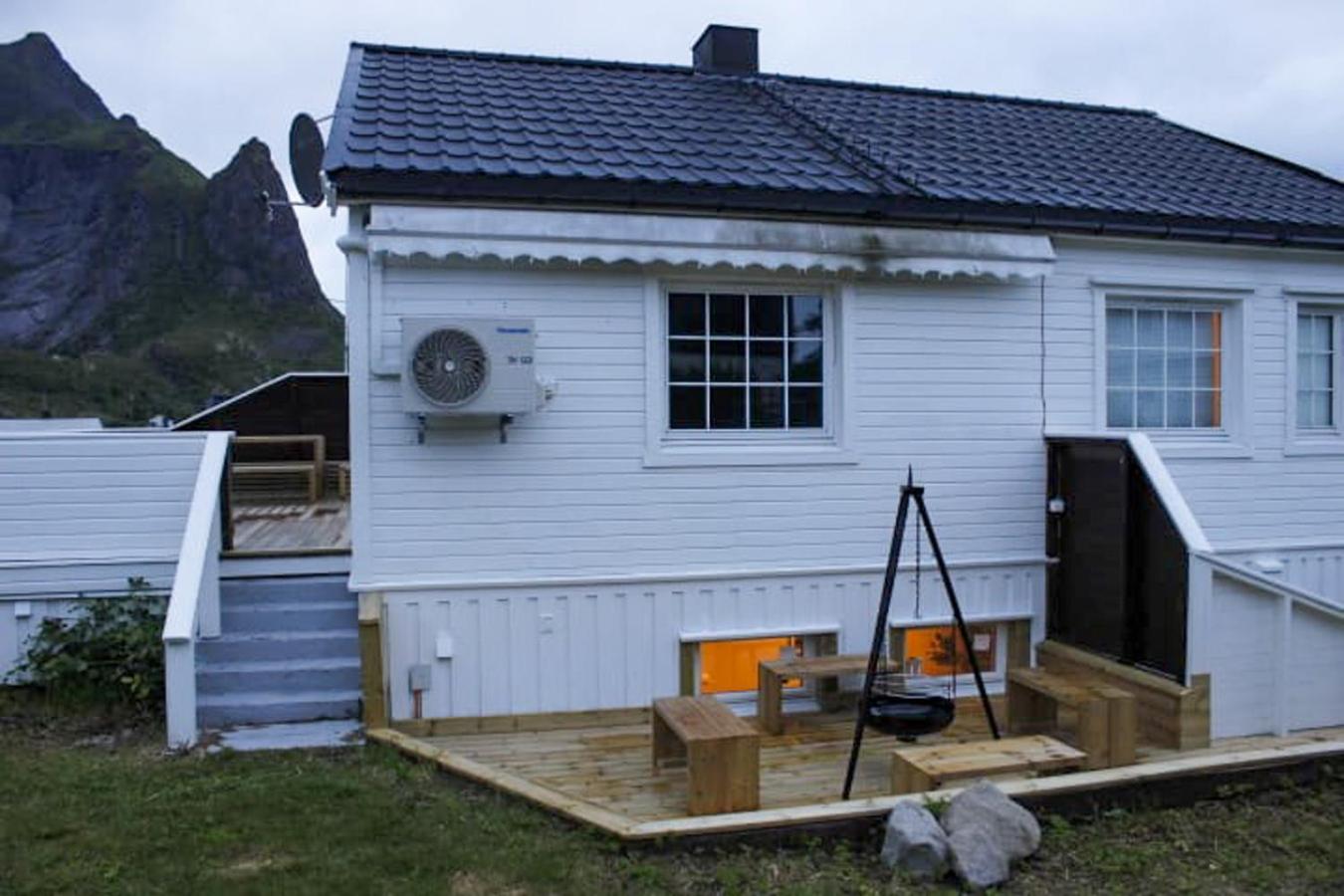 Luxury Home in the Heart of Reine, Lofoten view 2