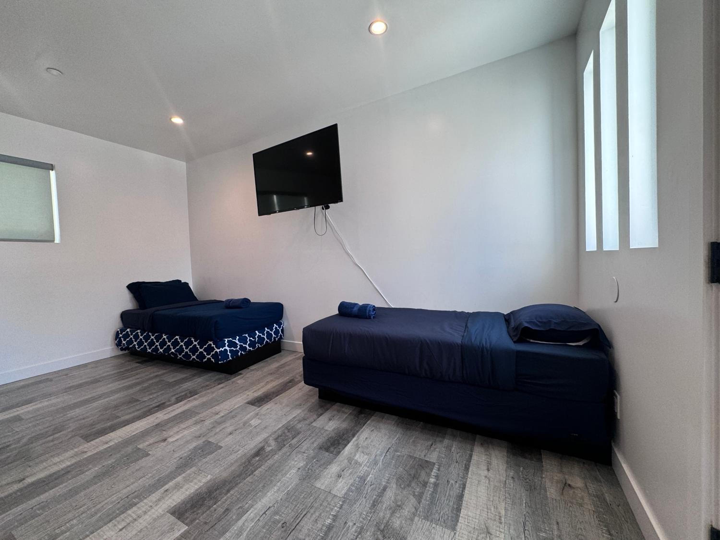 Cheerful 4BR home with parking in East Hollywood