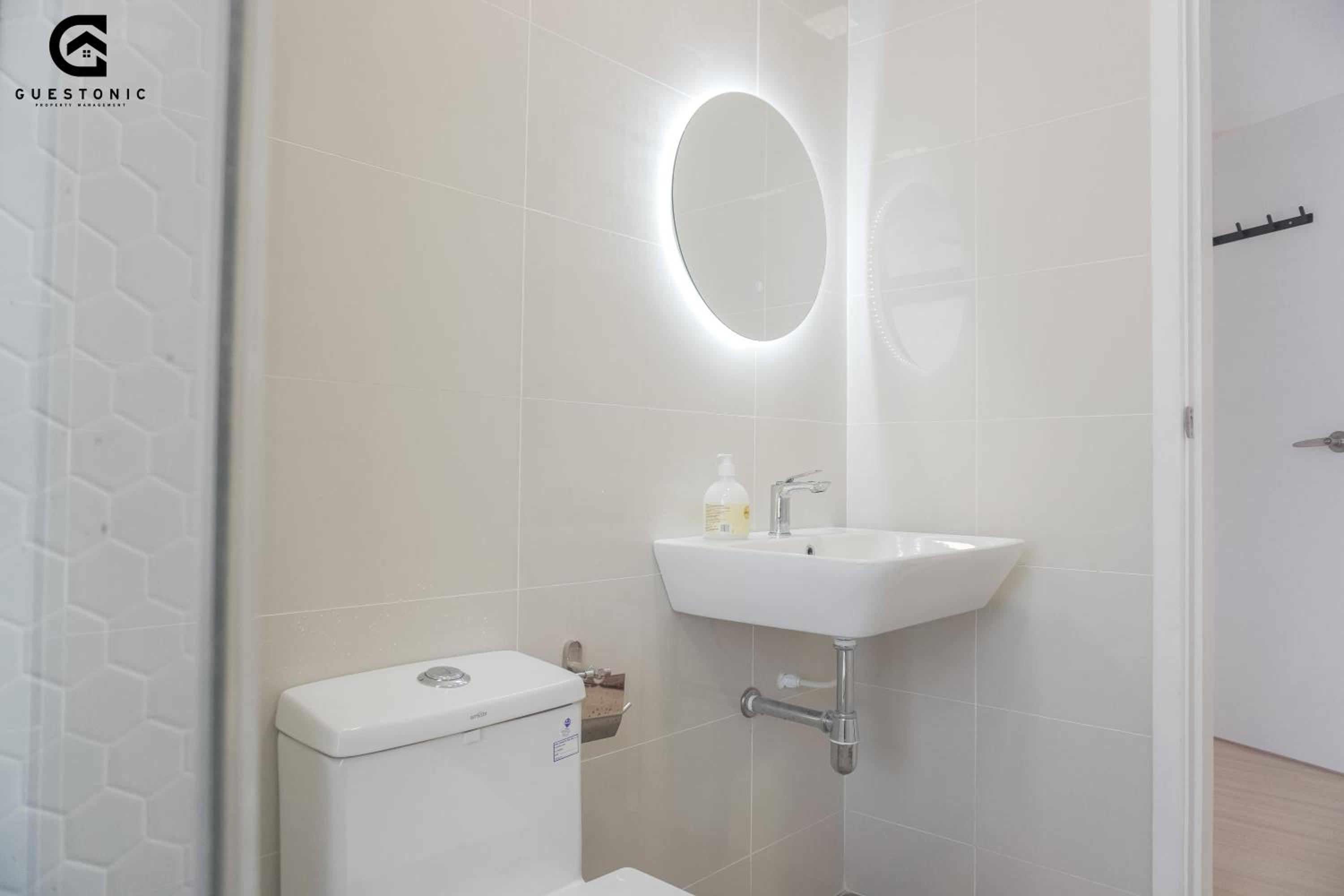 Continew Residence Cozy Suite by GUESTONIC