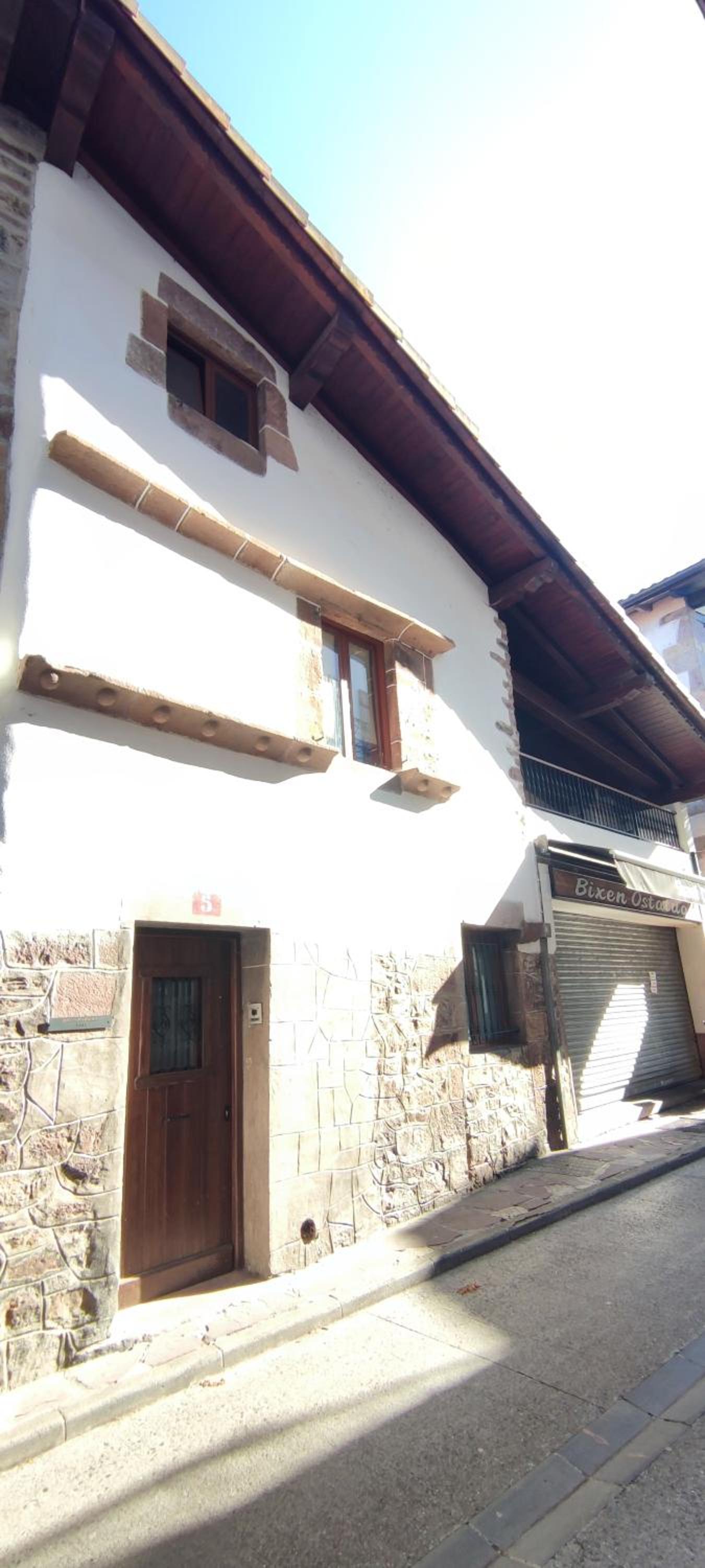 VIVIENDA RURAL PEROTXENEA LANDETXEA - una casa rural con jardín y barbacoa ideal para grupos y familias que quieren descubrir y disfrutar el norte de Navar