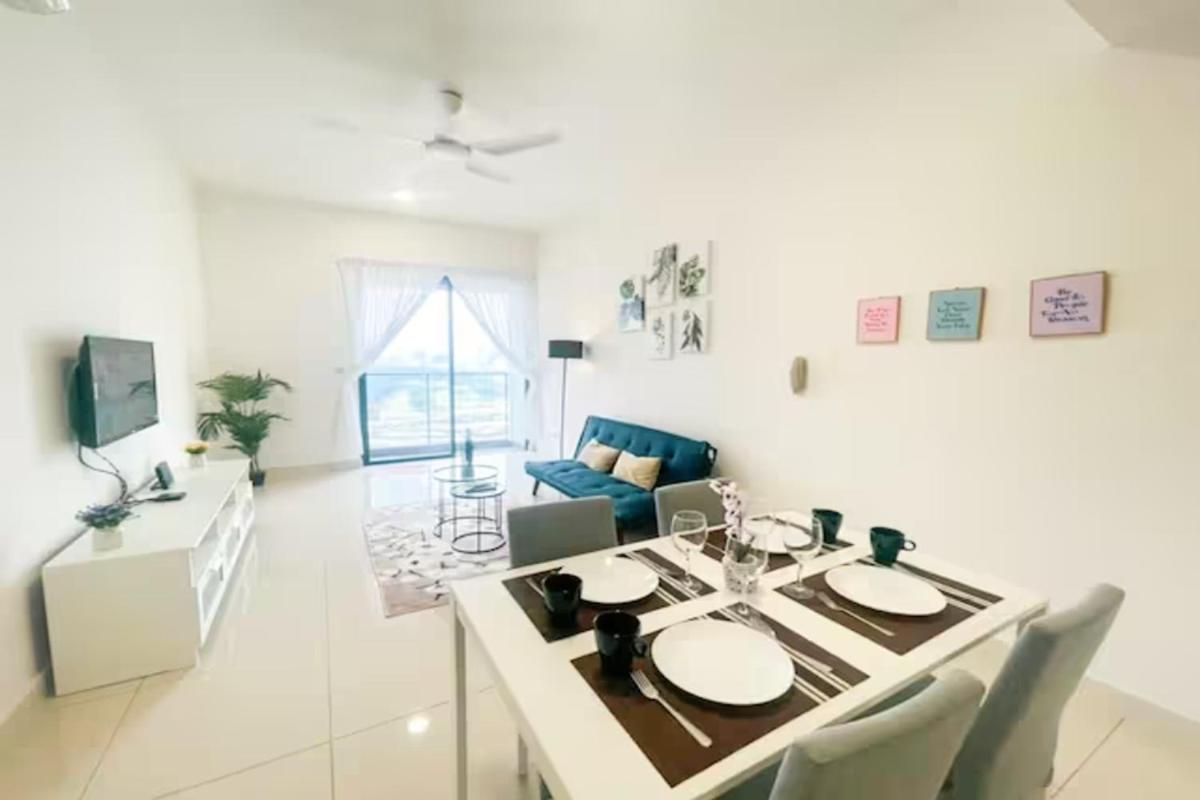 Continew Residence Cozy Suite by GUESTONIC