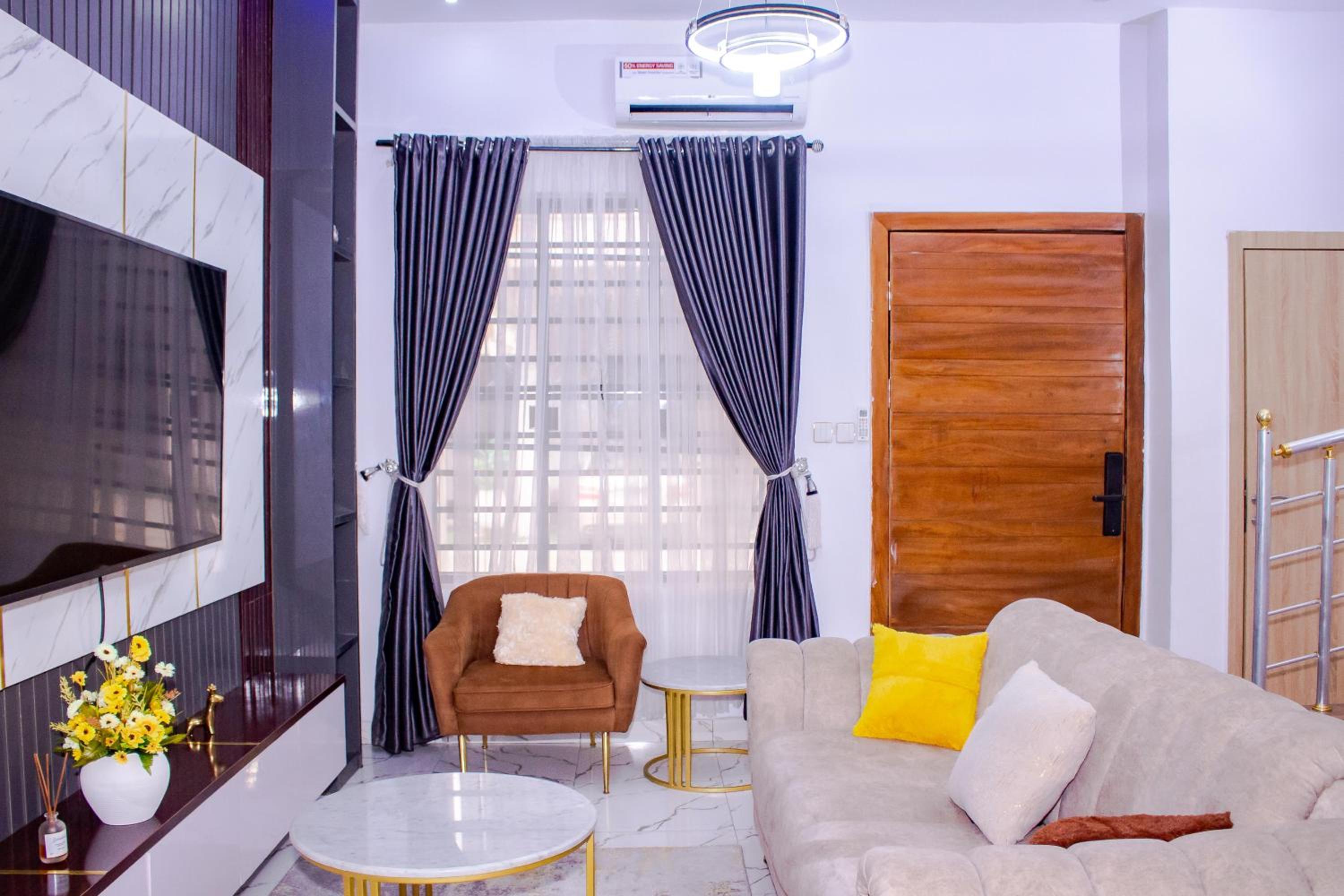 Furnished 4 bedroom duplex