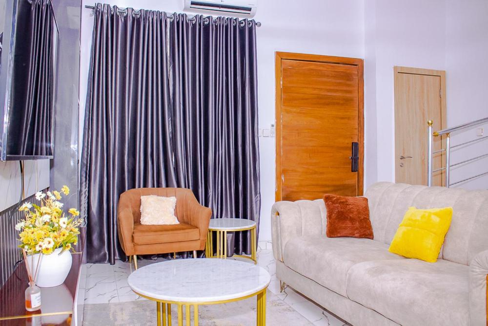 Furnished 4 bedroom duplex