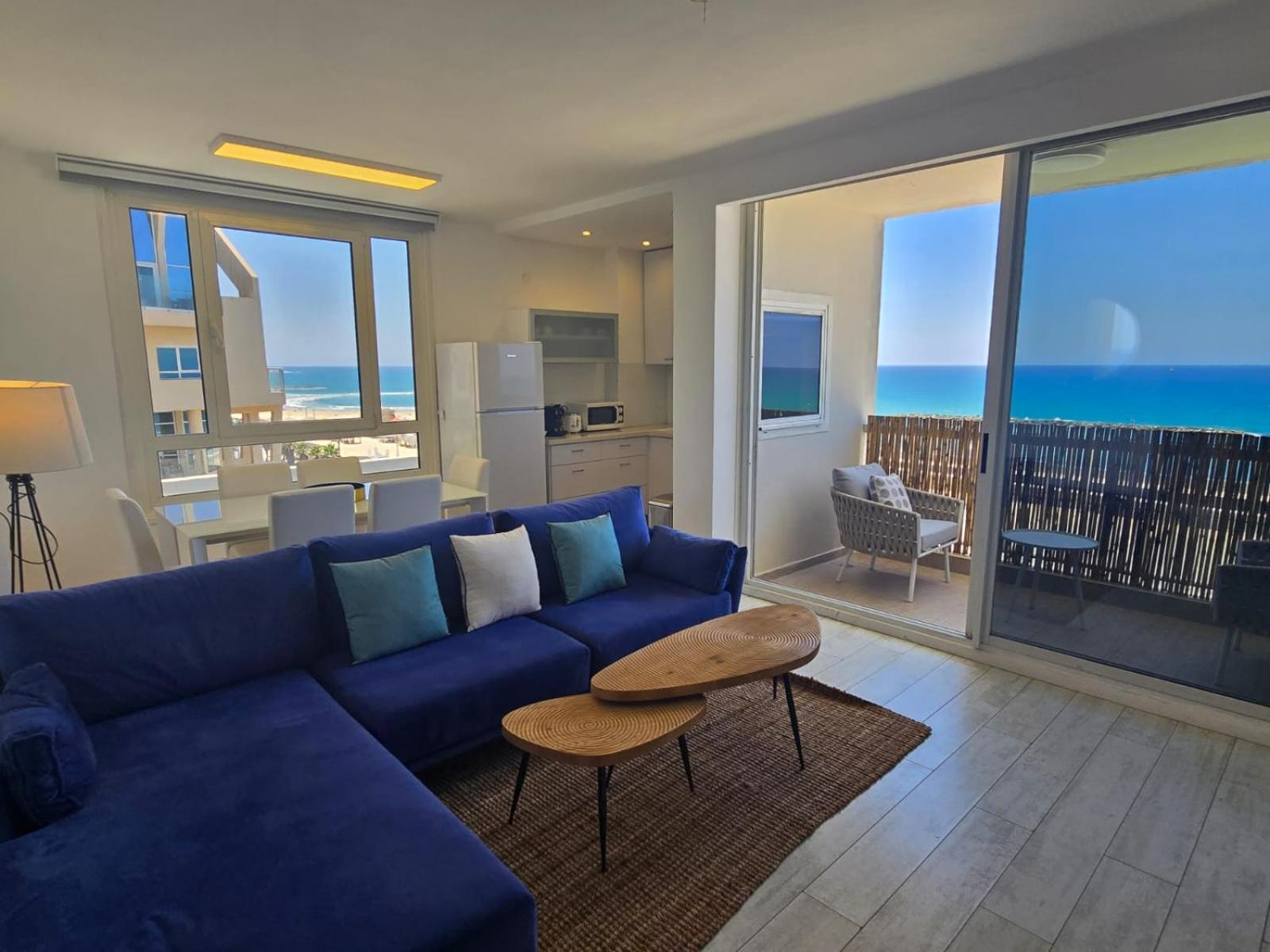 Blue Sea 2BR in front of the beach by HolyGuest view 3