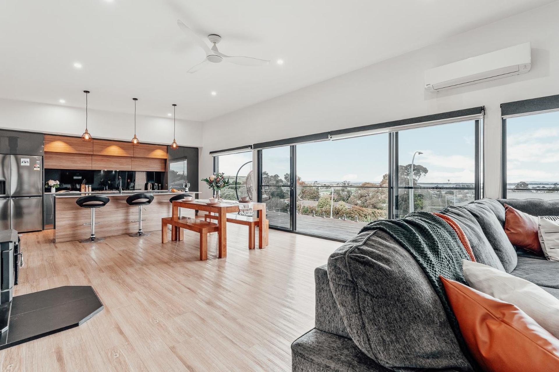 Hobart Luxury Family Home with Spa & Fire Pit, Sleeps 8