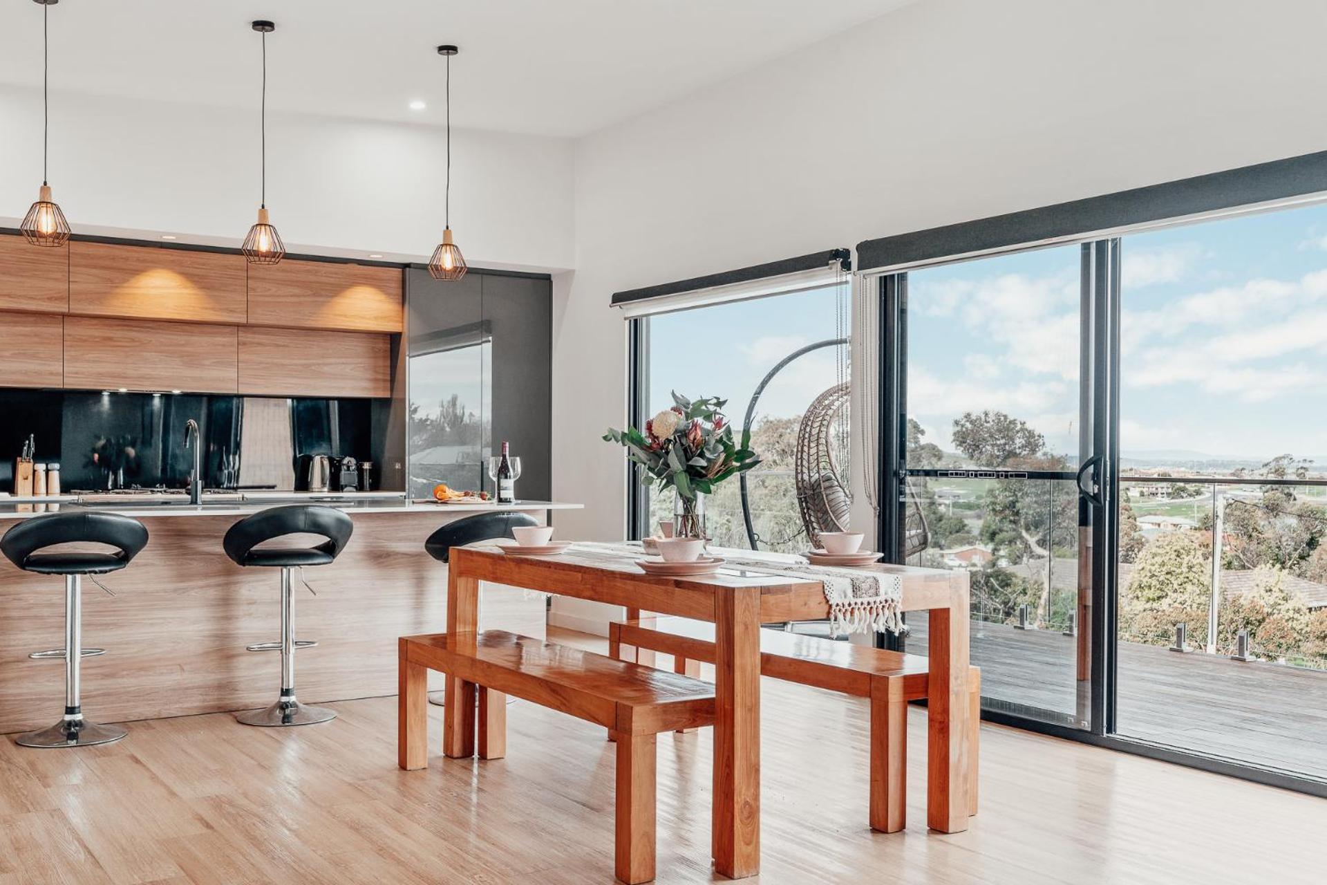 Hobart Luxury Family Home with Spa & Fire Pit, Sleeps 8