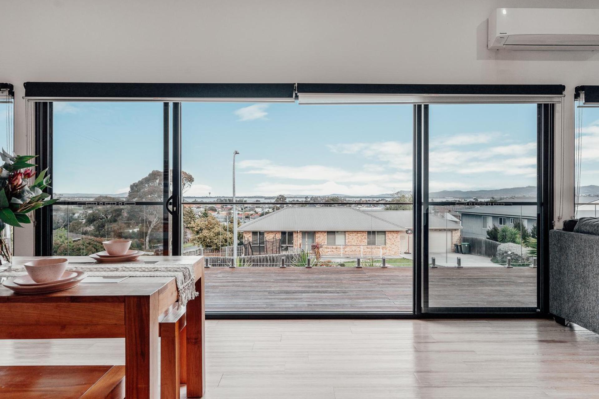 Hobart Luxury Family Home with Spa & Fire Pit, Sleeps 8