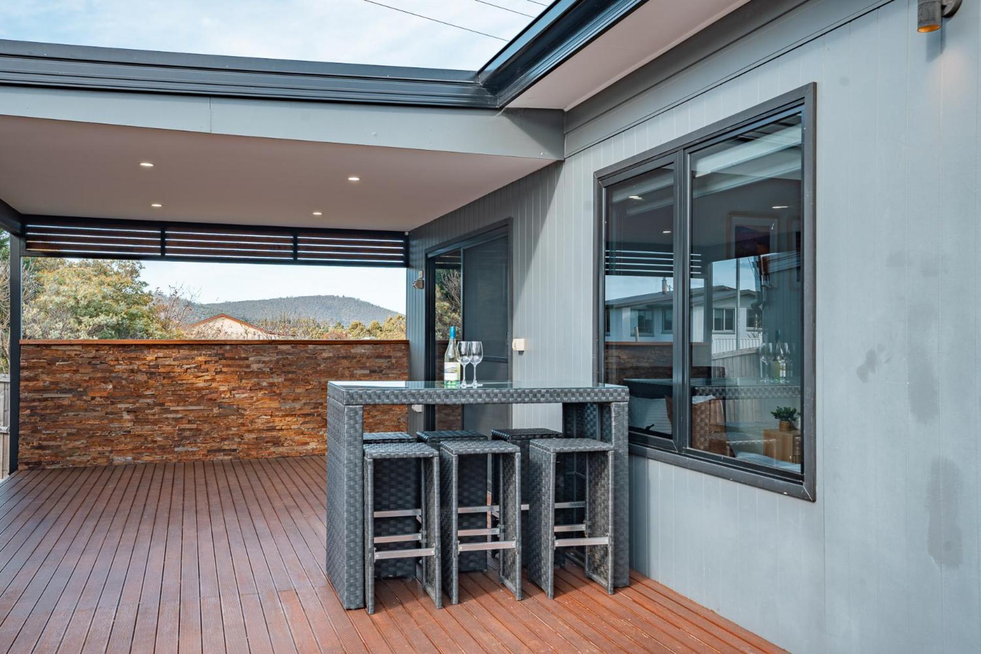 Hobart Luxury Family Home with Spa & Fire Pit, Sleeps 8
