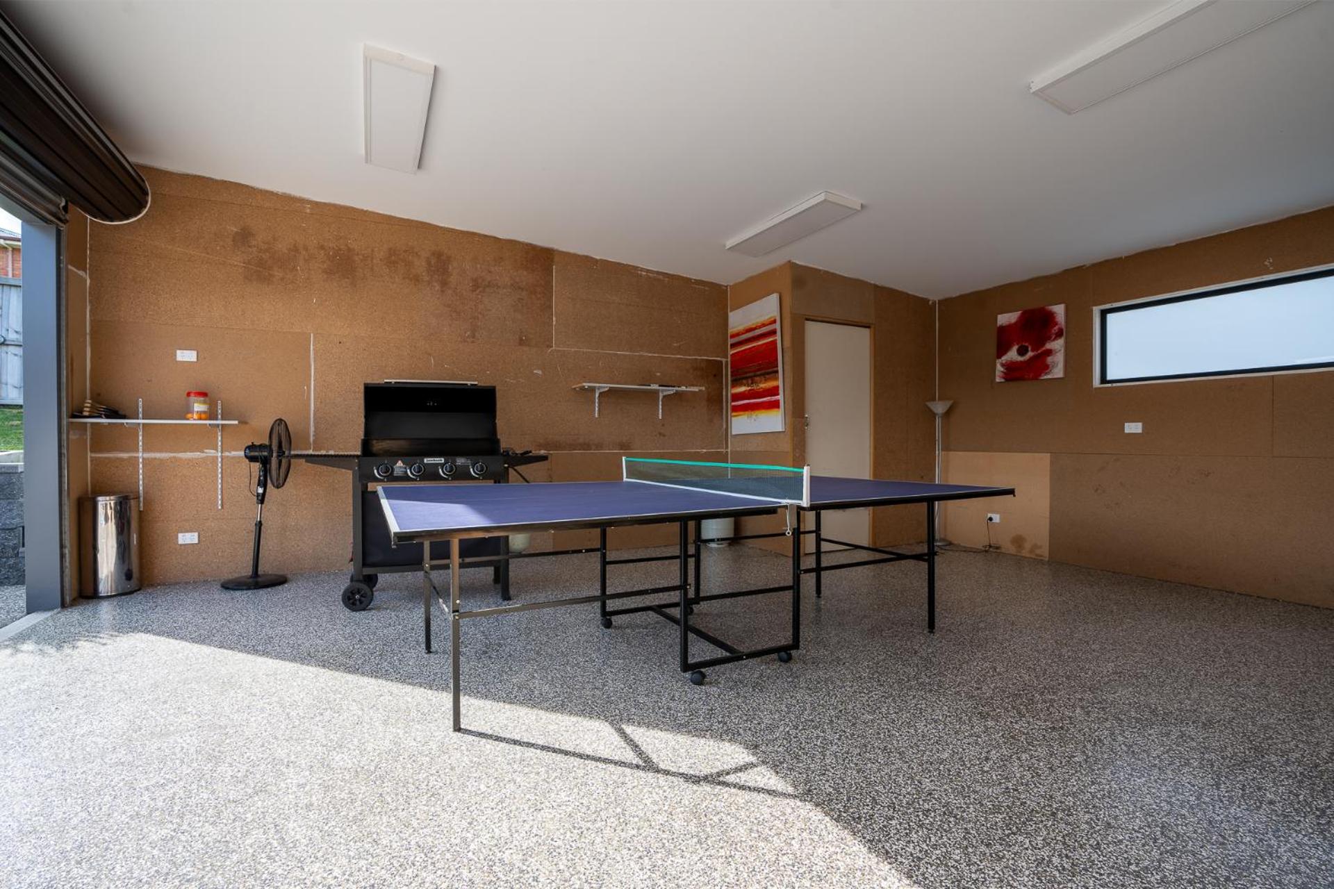 Hobart Luxury Family Home with Spa & Fire Pit, Sleeps 8