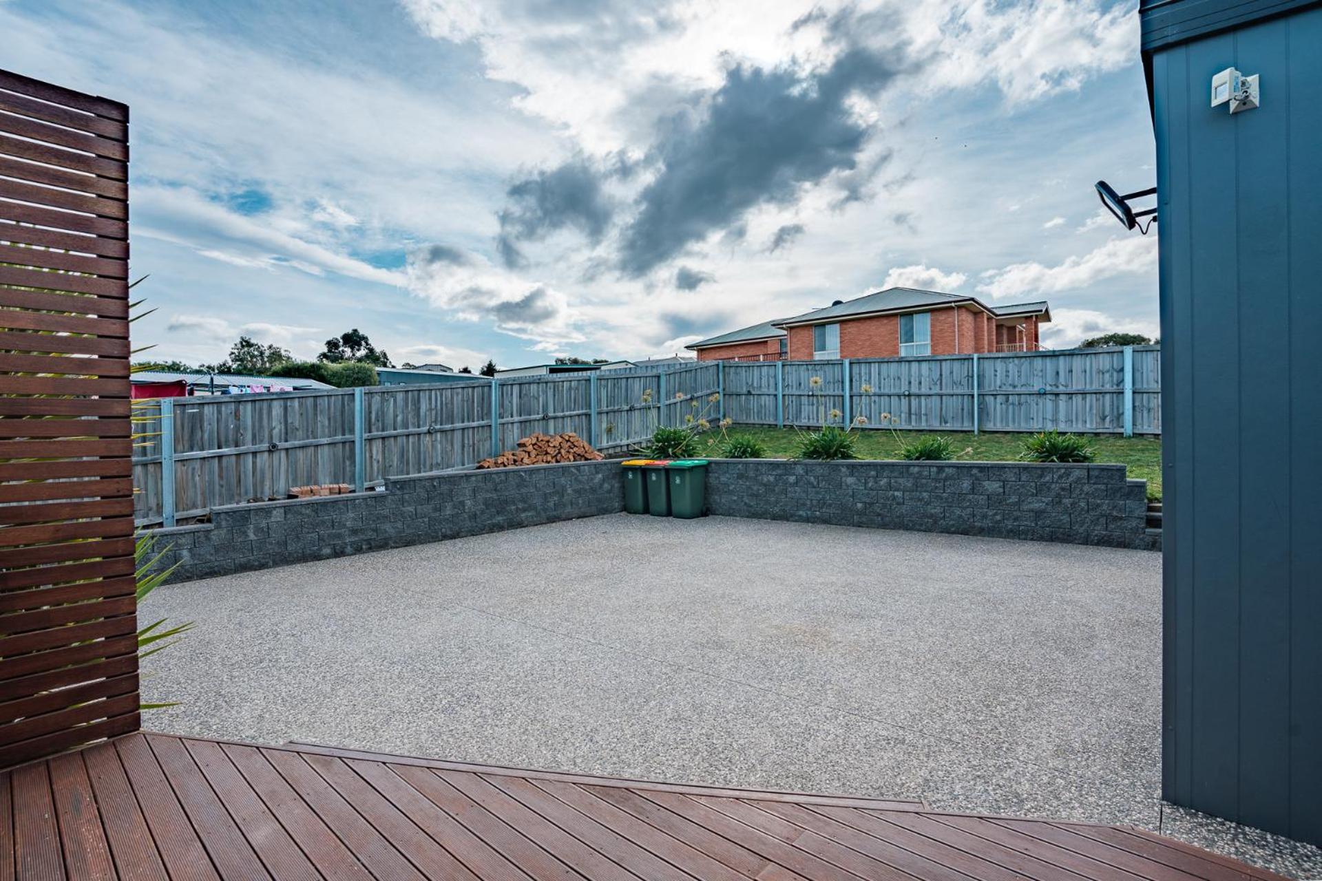 Hobart Luxury Family Home with Spa & Fire Pit, Sleeps 8