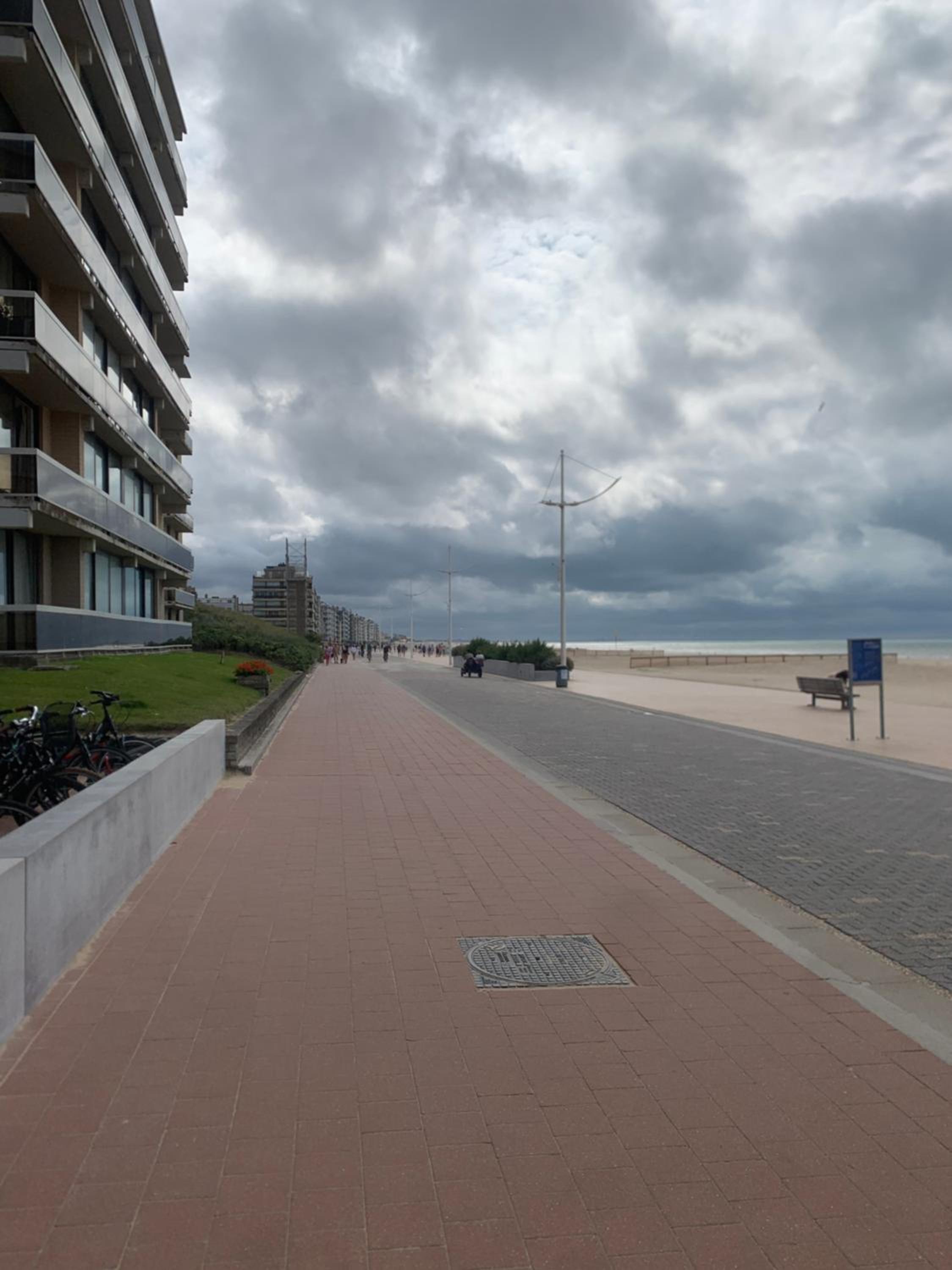 Studio White Chateau met parking en zonnig balkon
