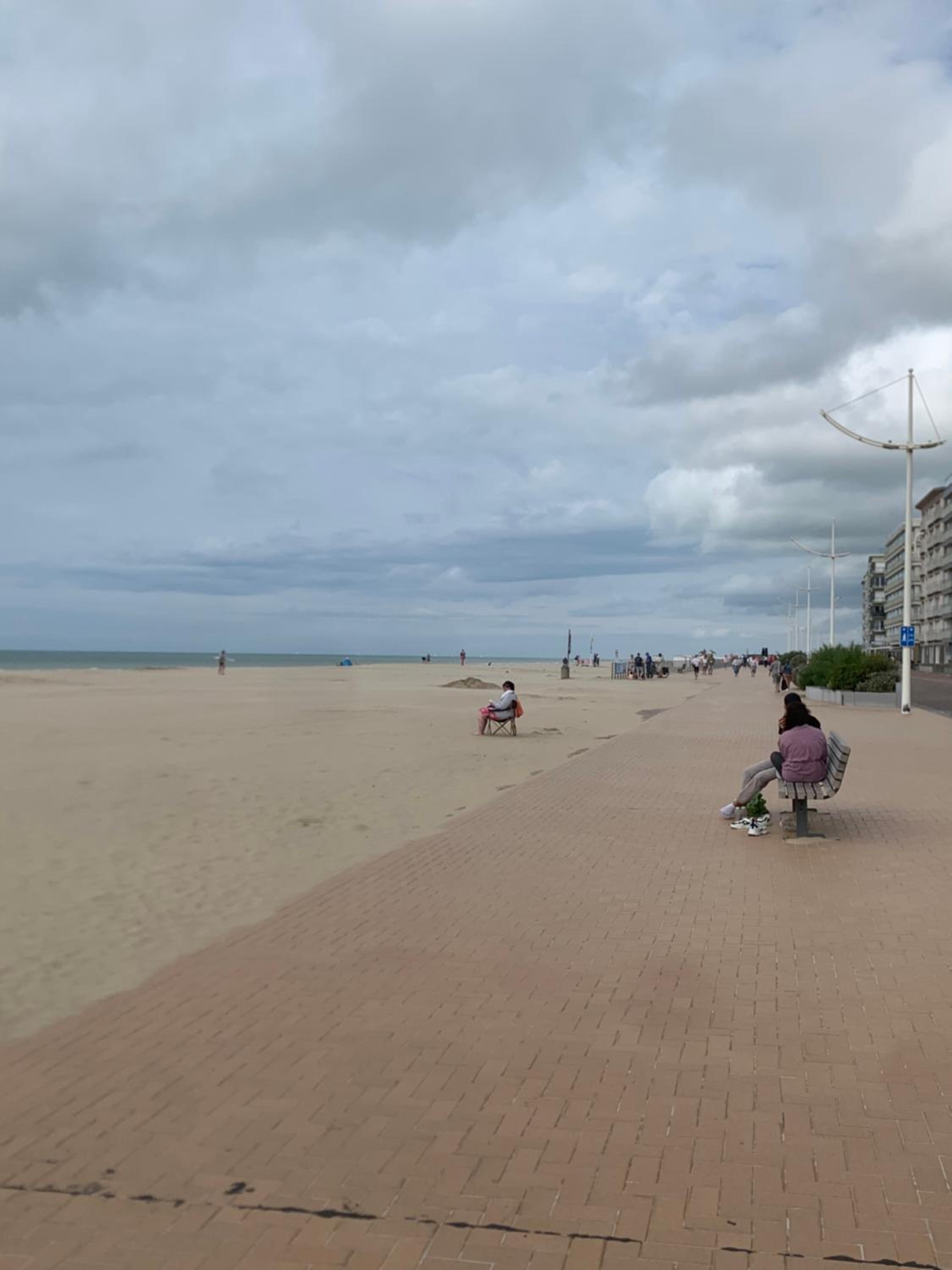 Studio White Chateau met parking en zonnig balkon