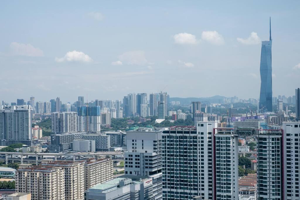 City Paradise UNA S Velocity Mall lrt mrt 中文房东