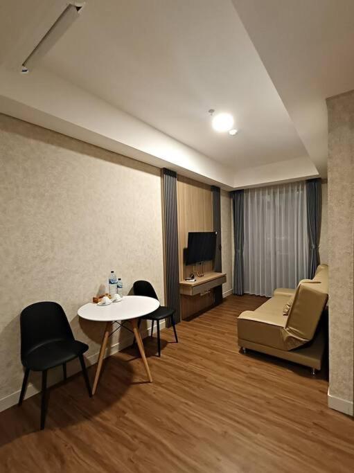 Gold Coast 1BR room PUDONNG netflix sofa bed view 4