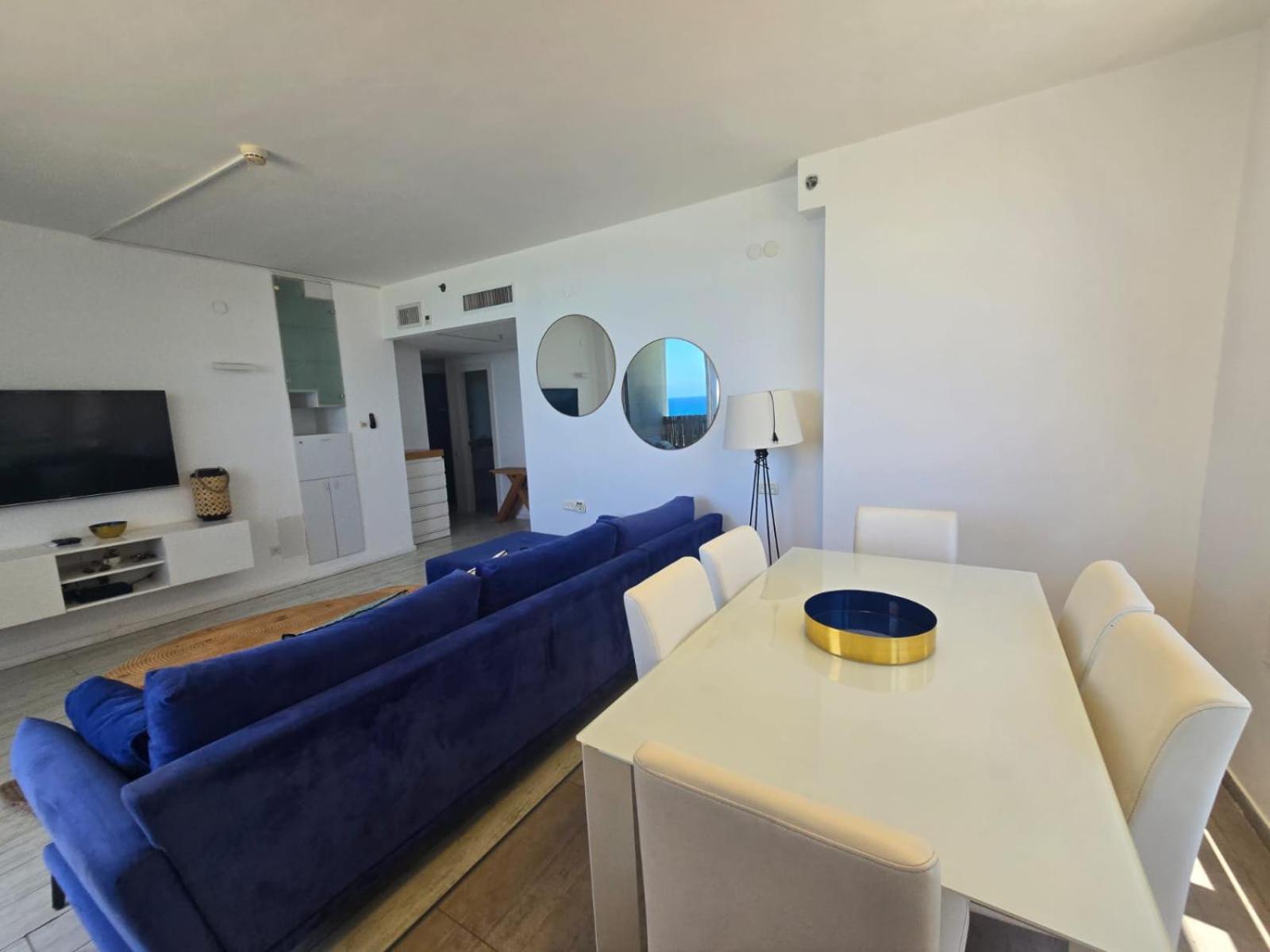 Blue Sea 2BR in front of the beach by HolyGuest view 5