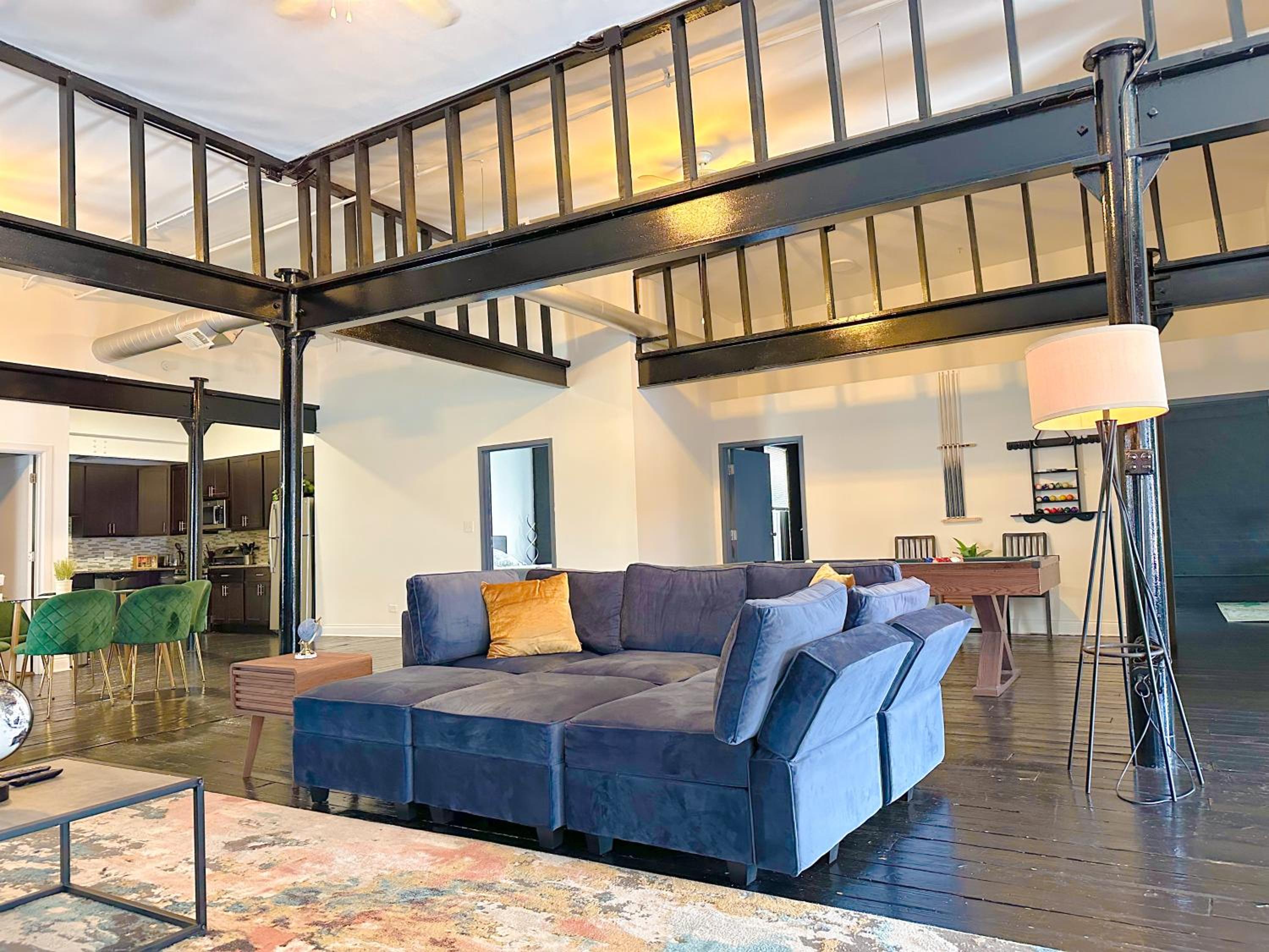 Luxury 5BR South Loop Suite with Pool Table and Optional Parking Near McCormick Place, Field Museum and Soldier Field photo 5