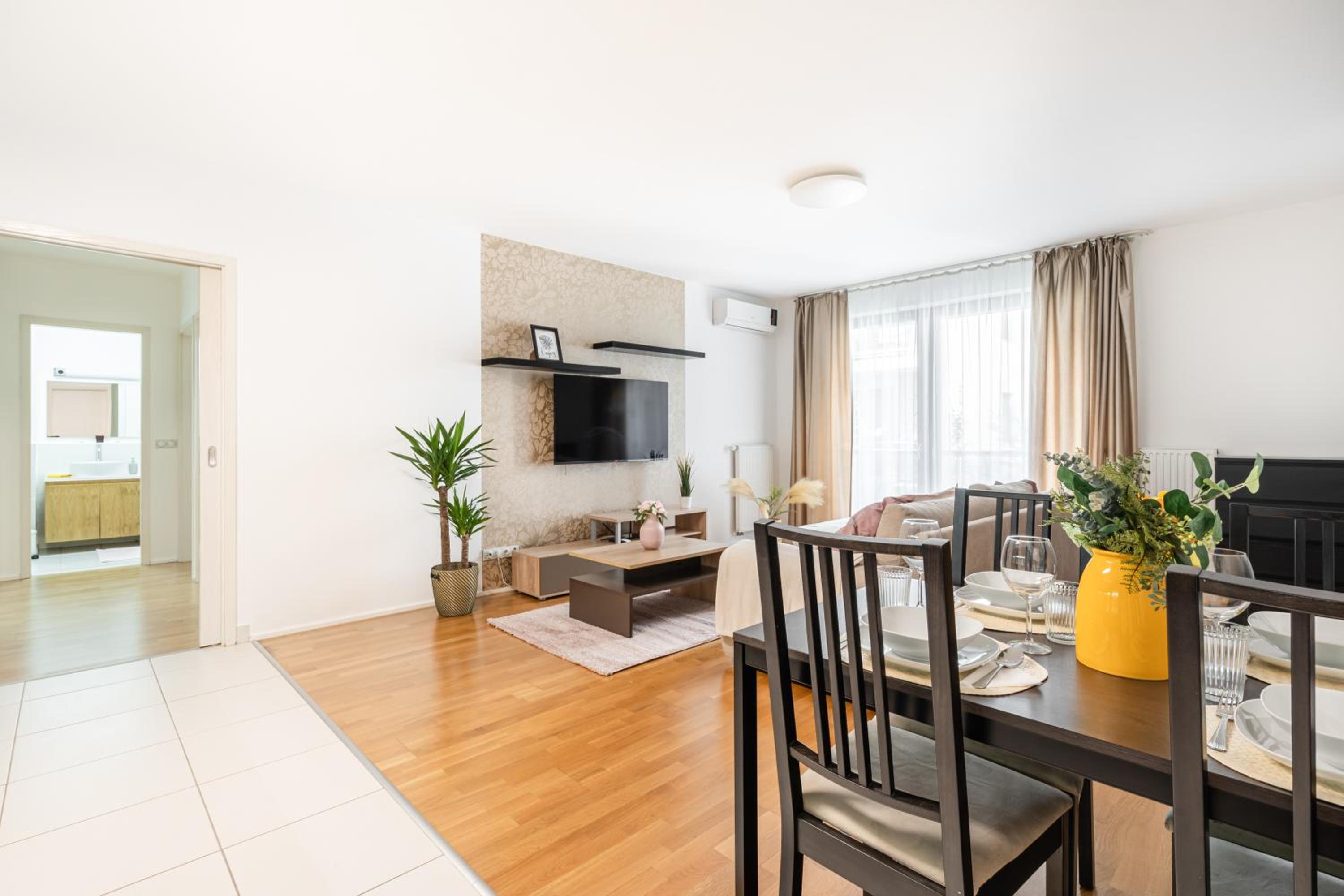 Home of Serenity - 2 BDR, free parking and terrace view 4