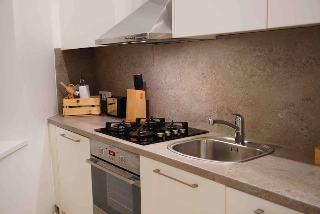Bright Cozy Apartment in Riga Quiet Center view 5