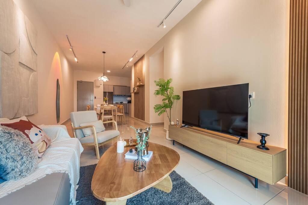 Muji 10pax 9min to Pavilion Bukit Jalil & Axiata
