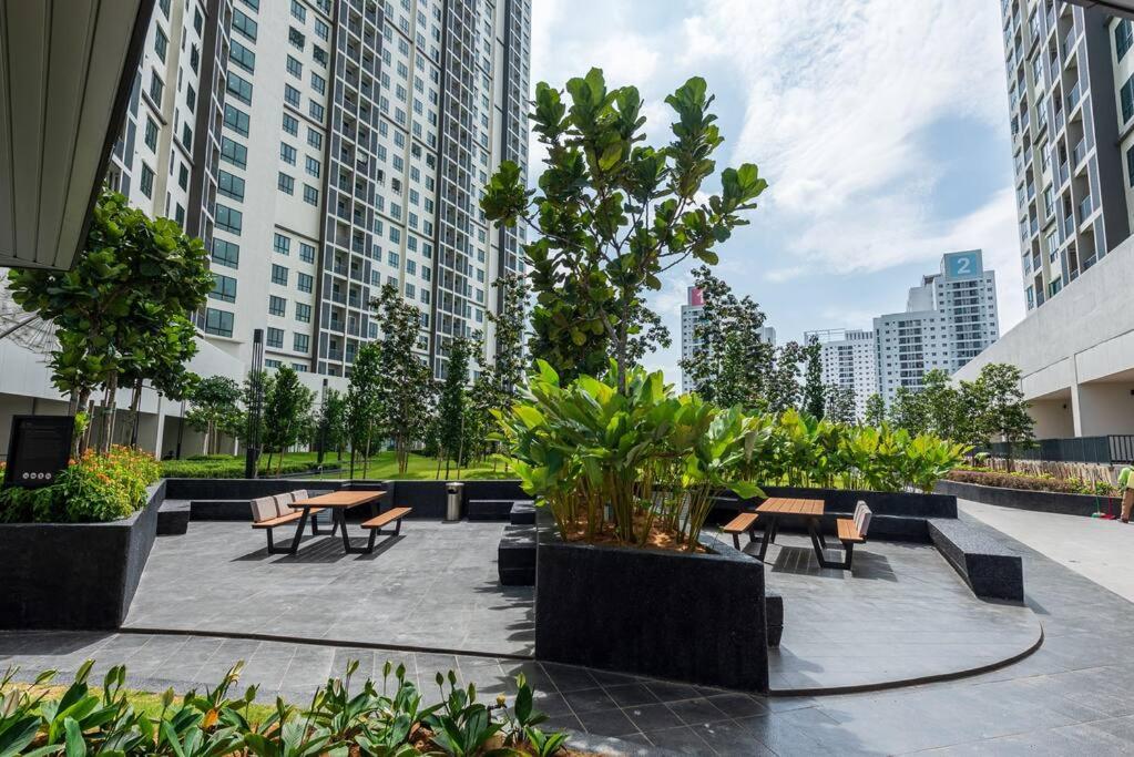 Muji 10pax 9min to Pavilion Bukit Jalil & Axiata