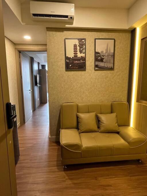 Shanghai Room Gold coast studio netflix sofabed view 2