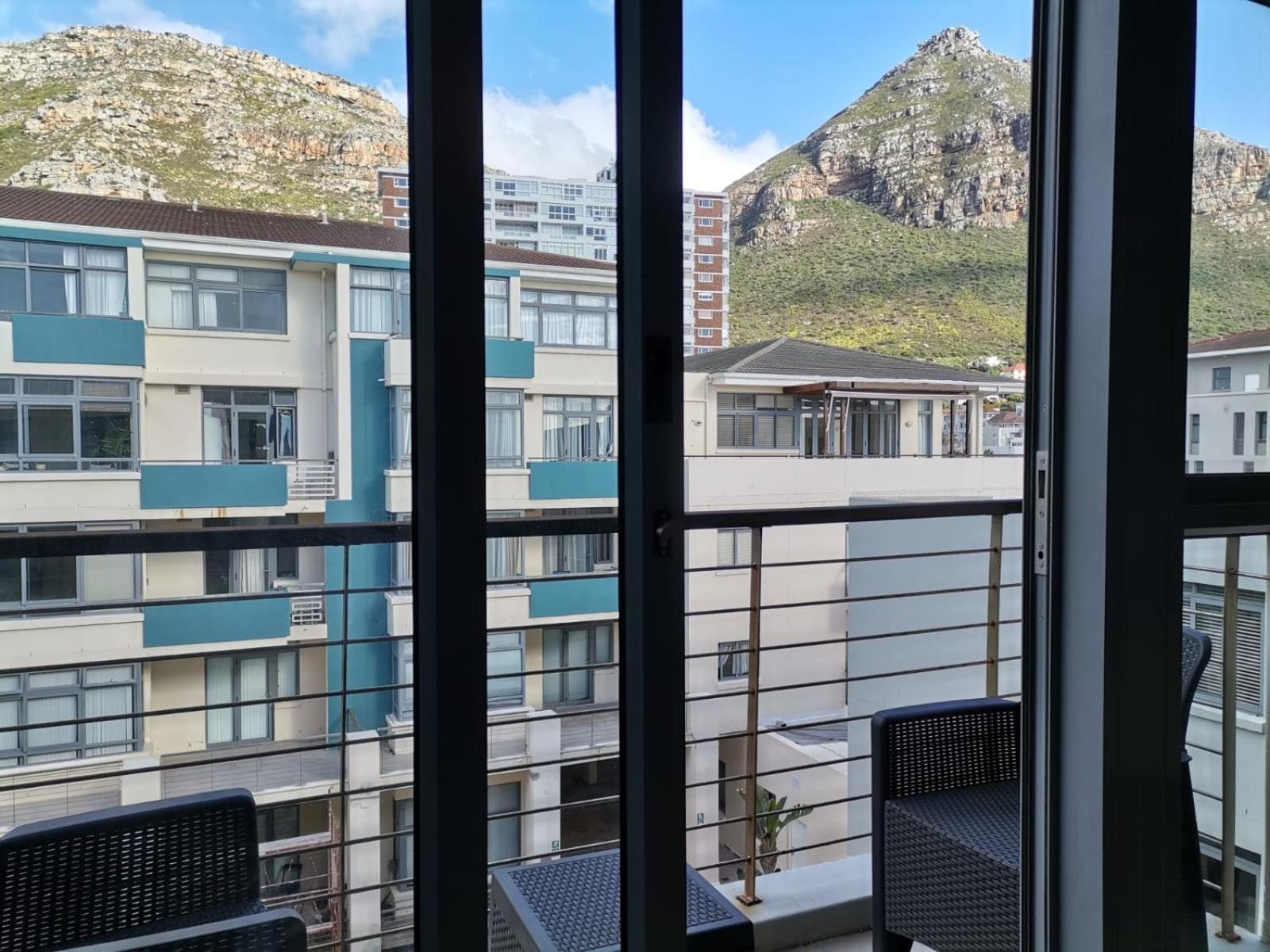 Surfers Corner beach apartment with secure parking! view 2