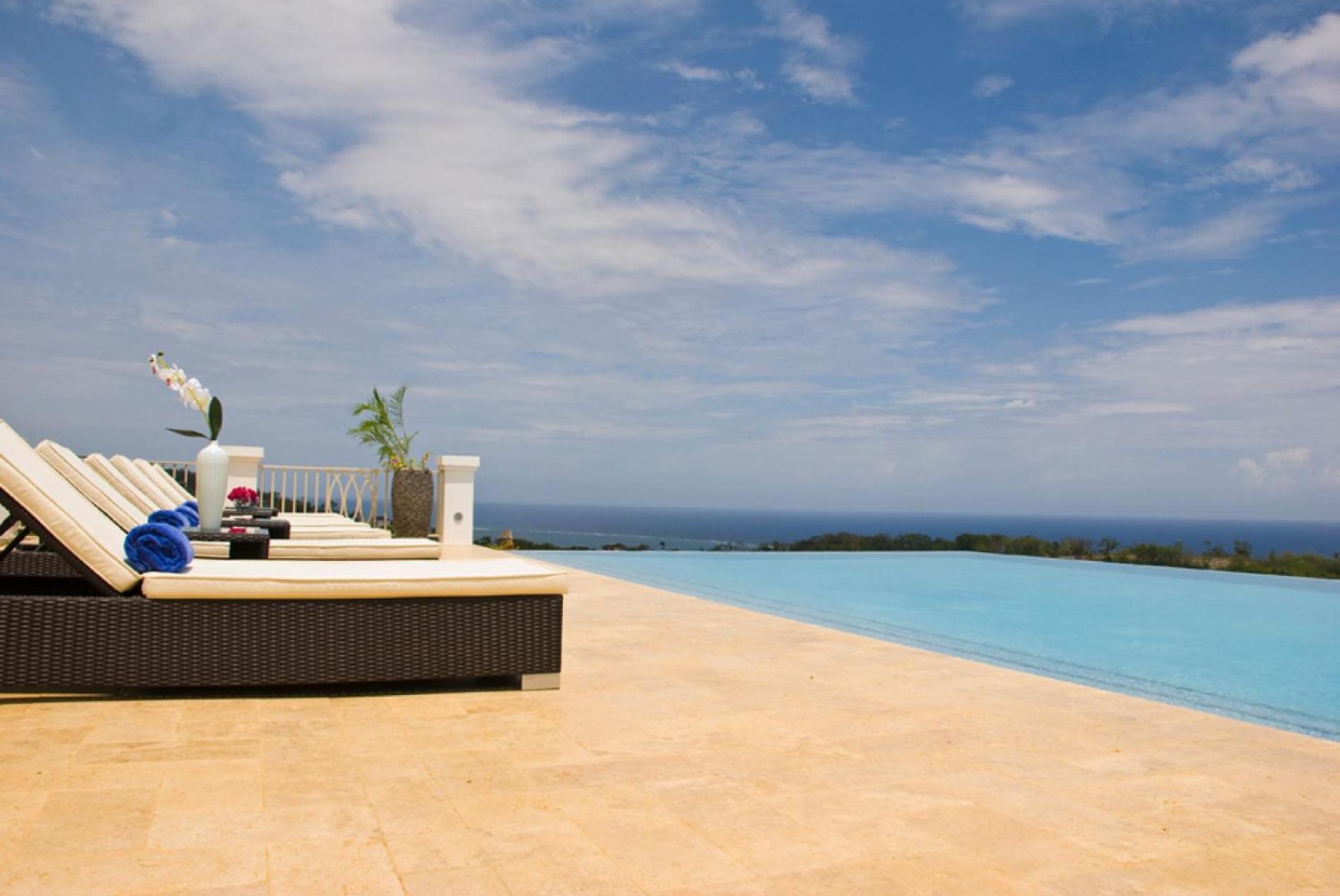 Beautiful 7 Bedroom Harmony Hill Villa