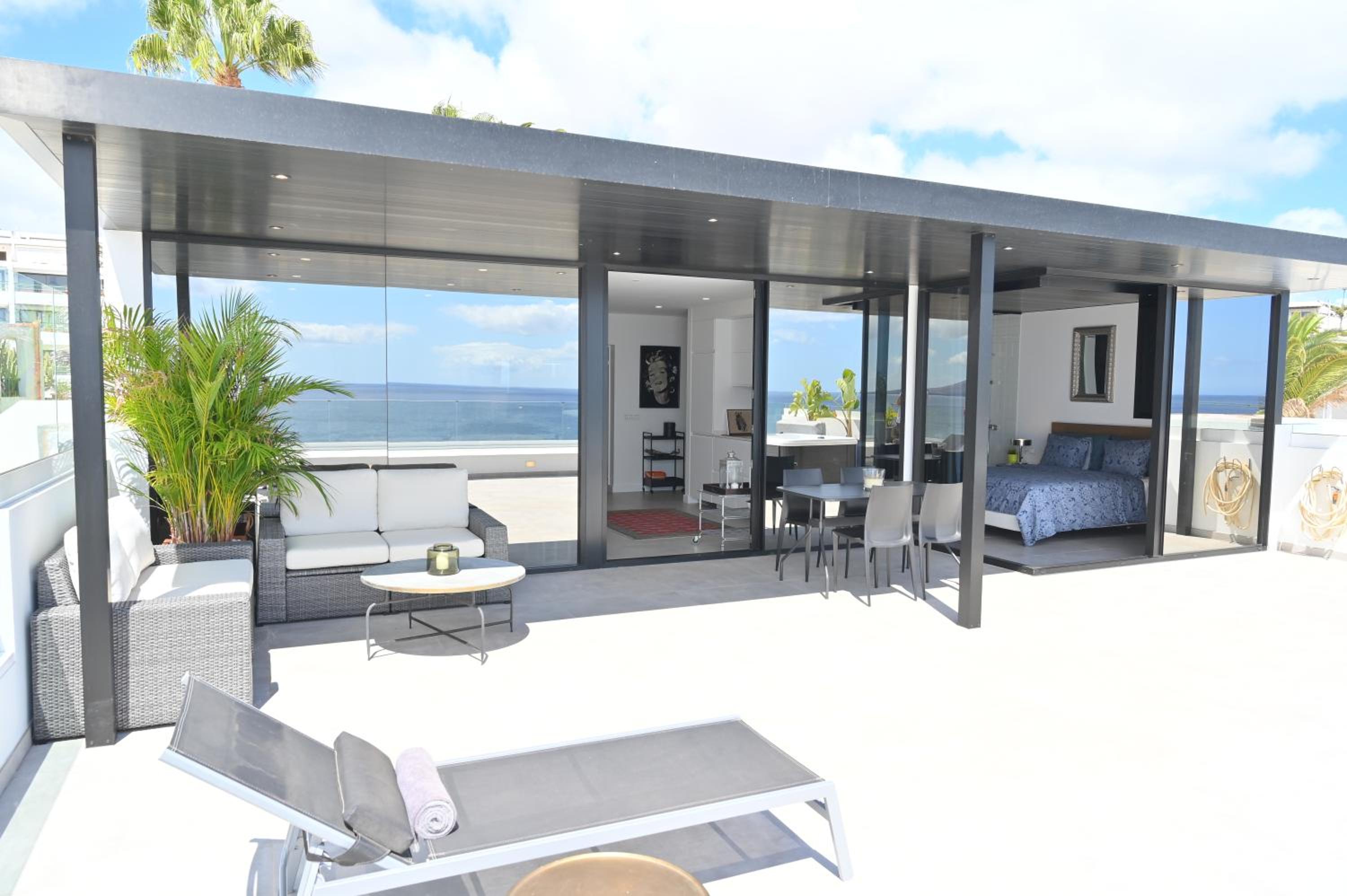 Luxury Penthouse Panoramic Ocean Views 2bedroom Apartment with Jacuzzi