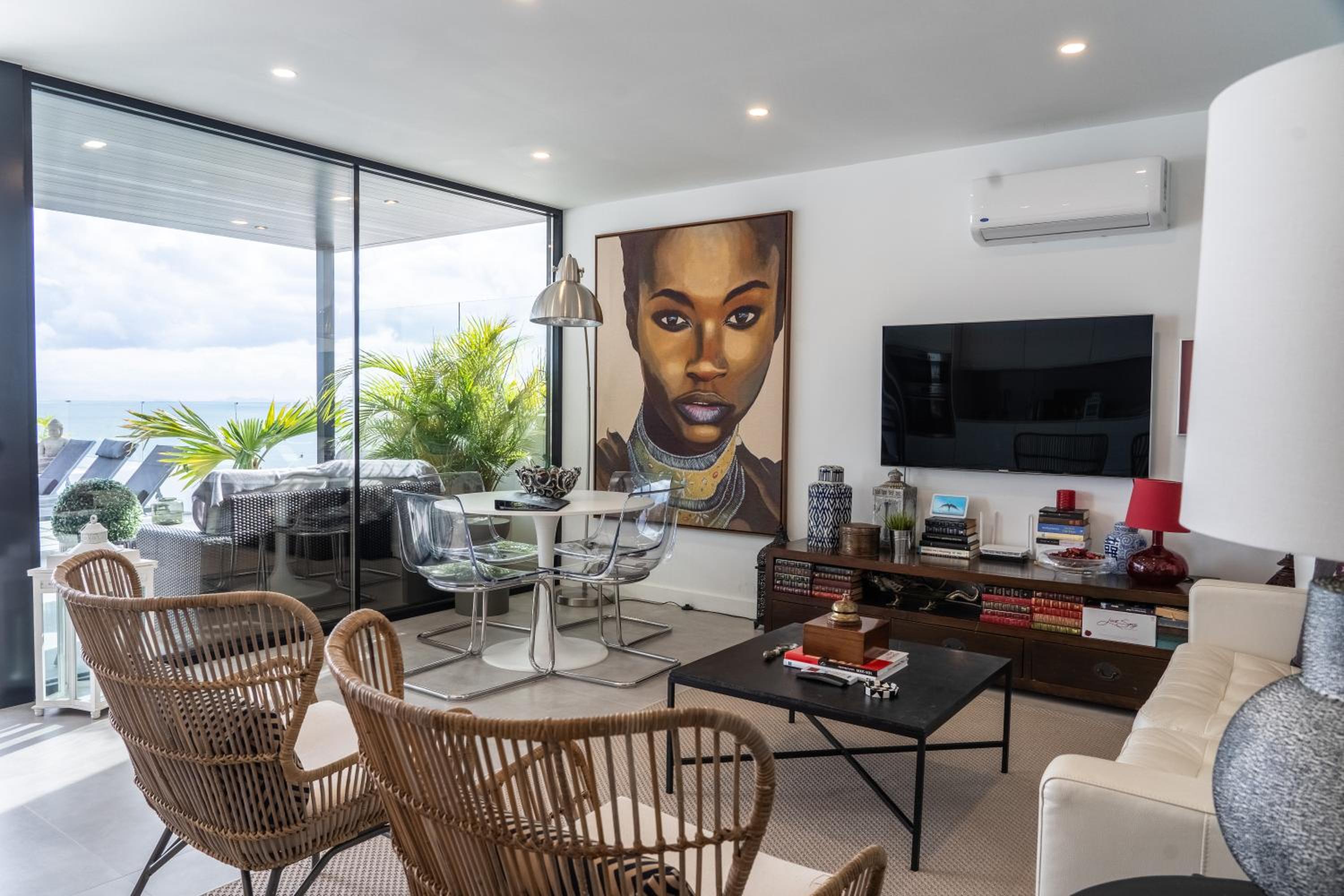 Luxury Penthouse Panoramic Ocean Views 2bedroom Apartment with Jacuzzi