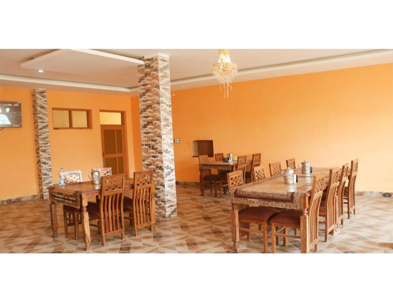 Hotel Morya, Kareri