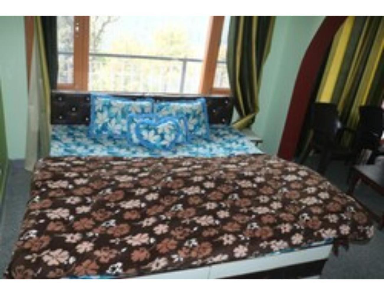Hotel Morya, Kareri