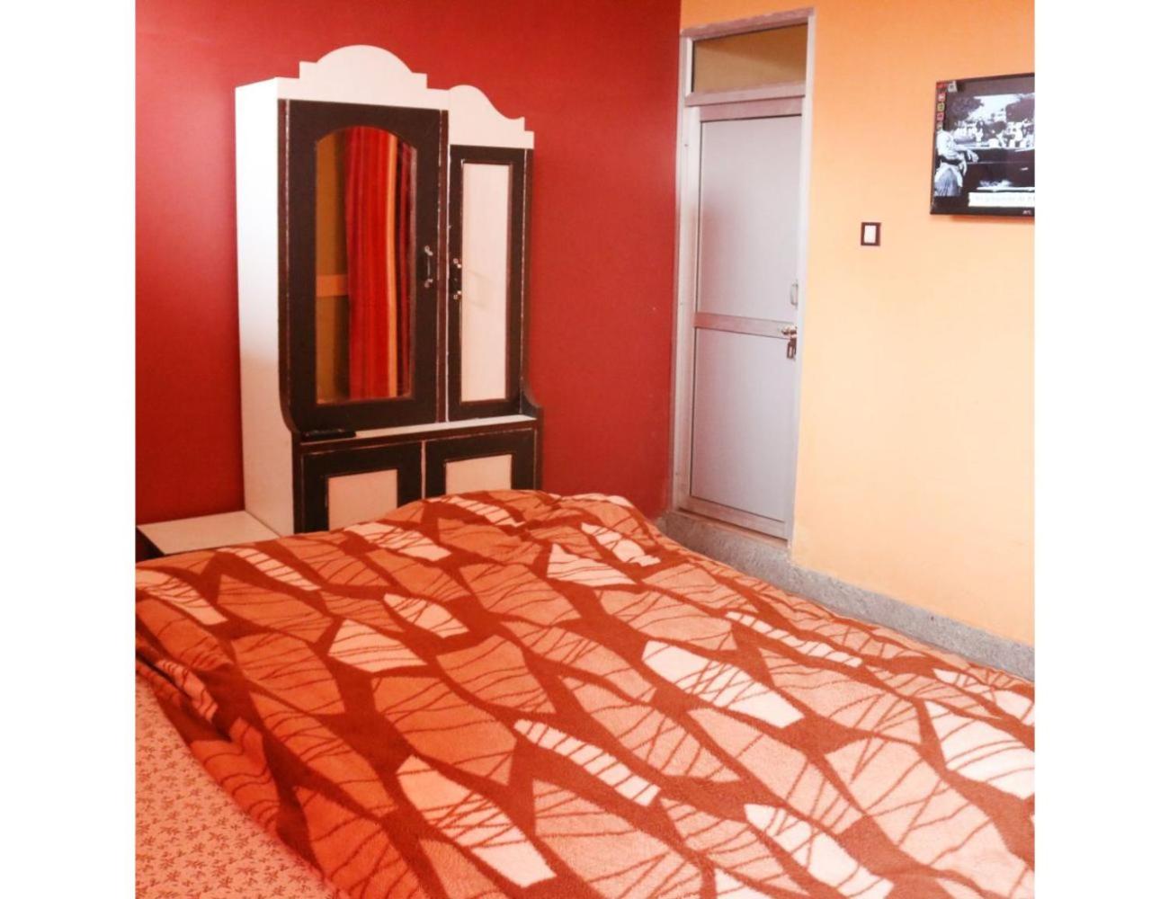 Hotel Morya, Kareri