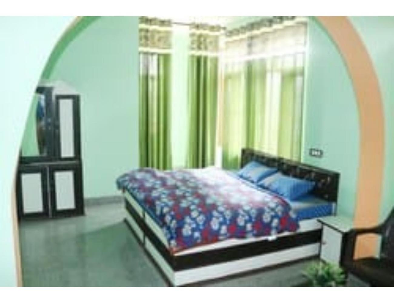 Hotel Morya, Kareri