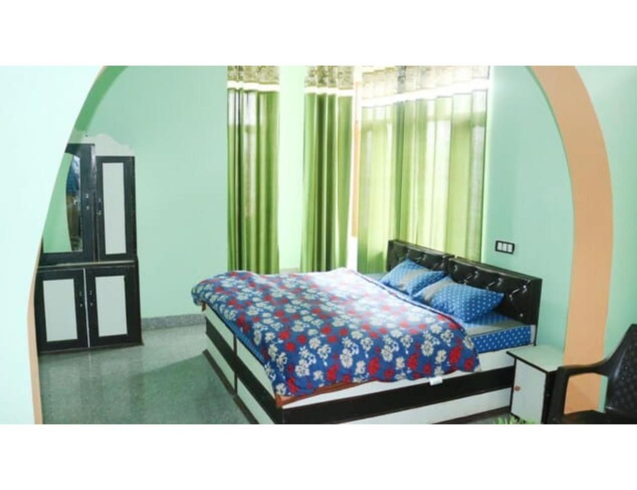 Hotel Morya, Kareri