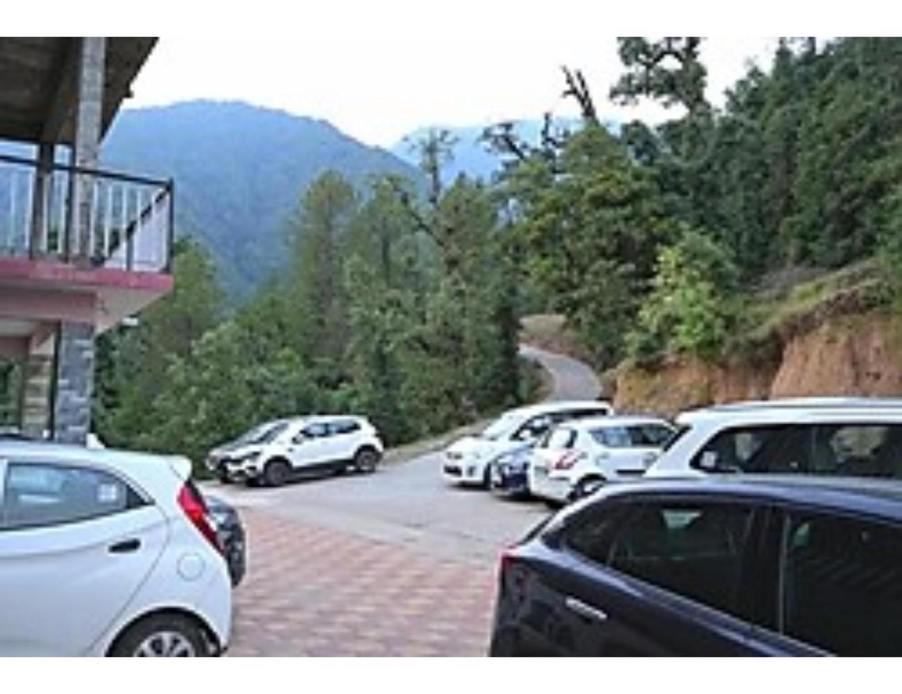 Hotel Morya, Kareri