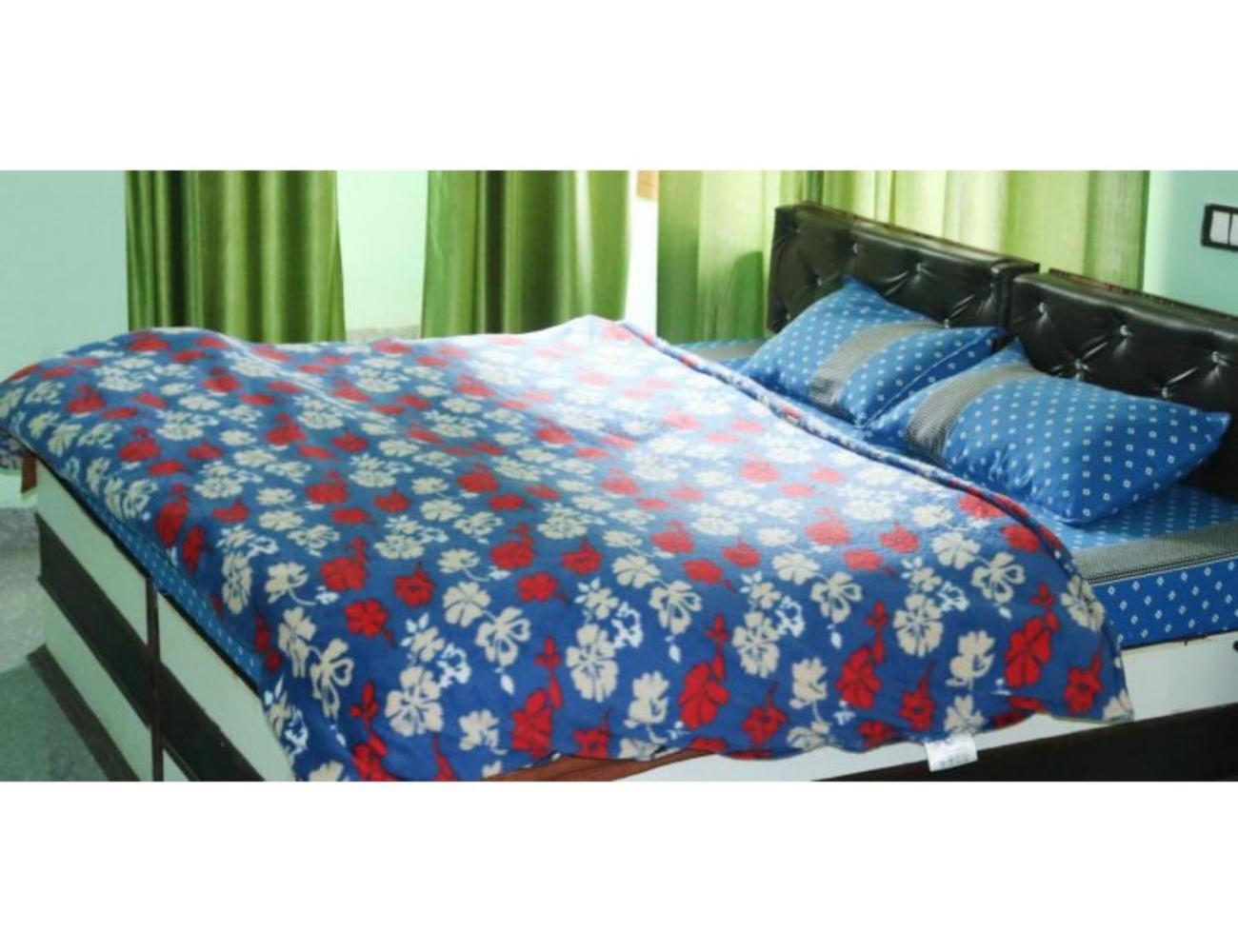Hotel Morya, Kareri