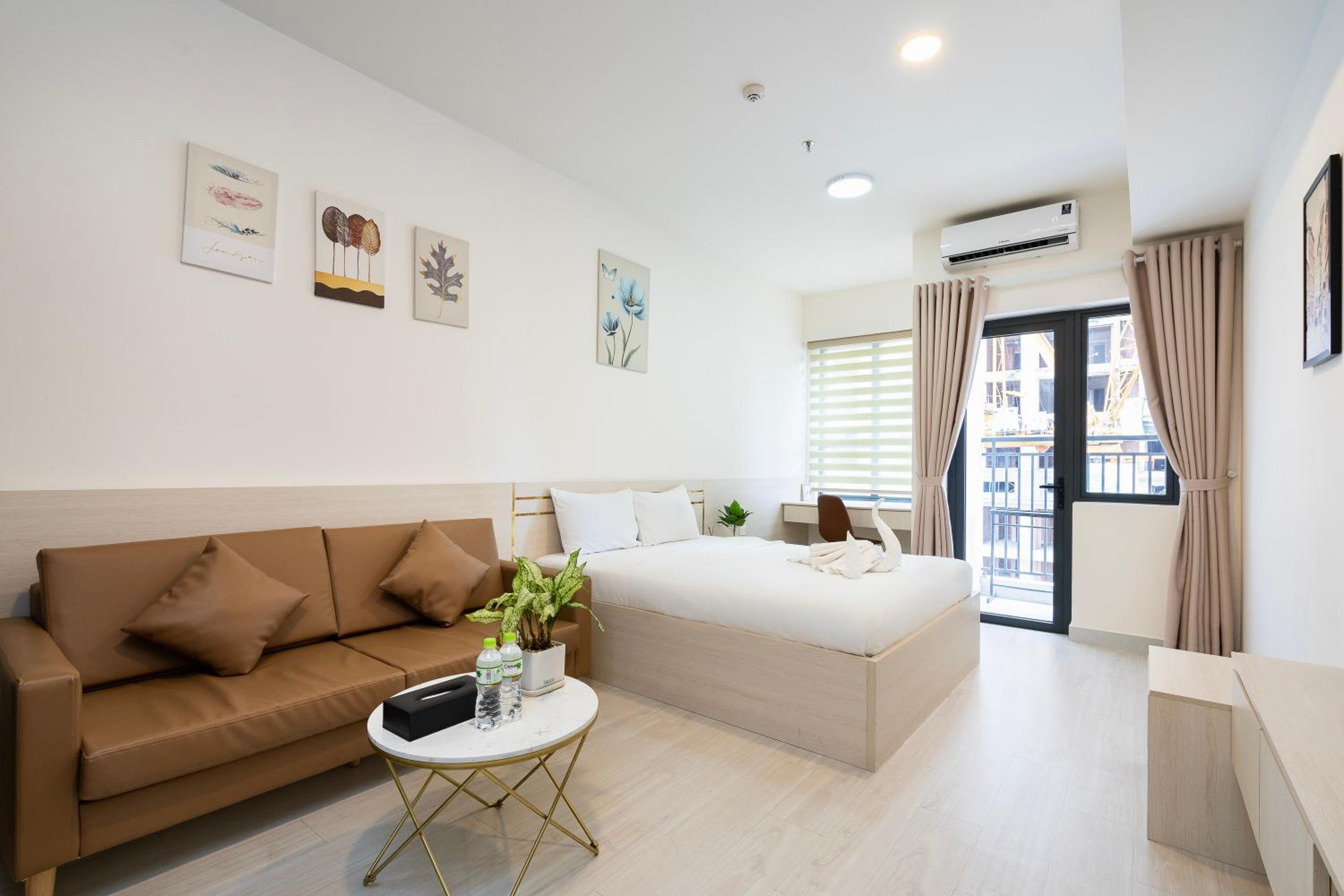 Aris Soho Balcony Suites Saigon District 1
