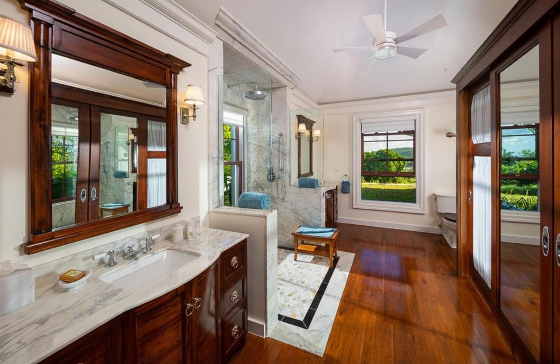 Luxury 5 Bedroom Bella Vista Villa view 4