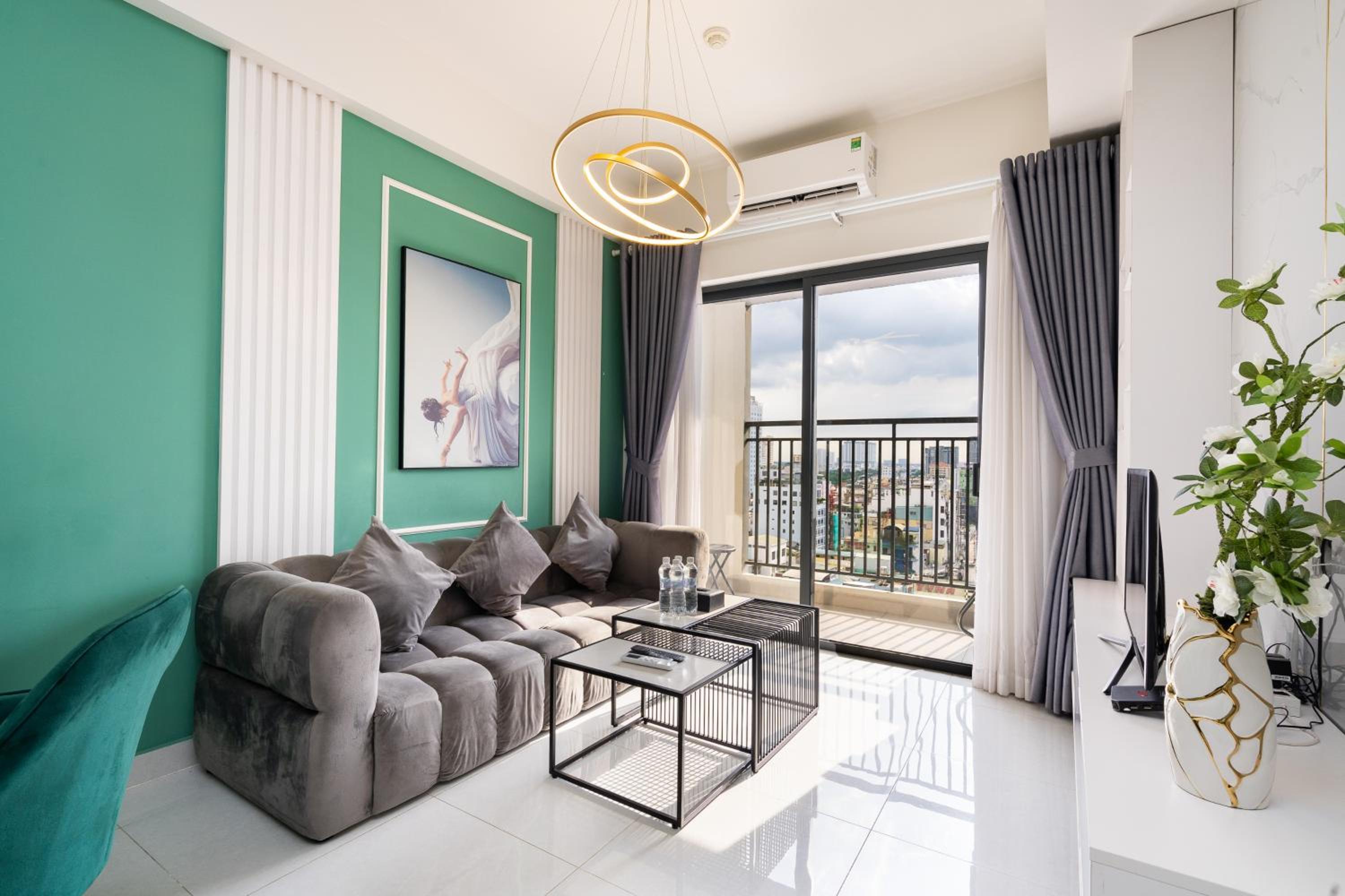 Aris Soho Balcony Suites Saigon District 1