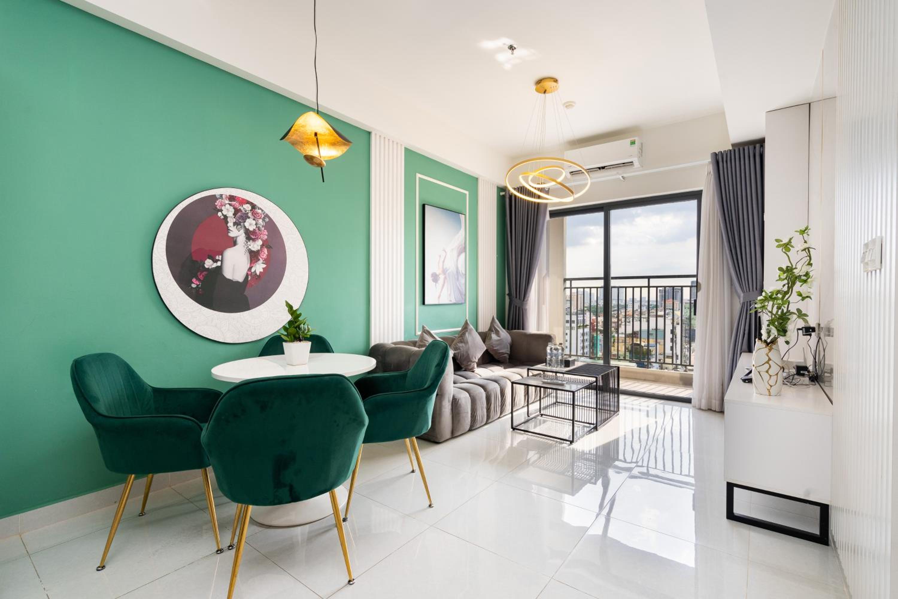 Aris Soho Balcony Suites Saigon District 1