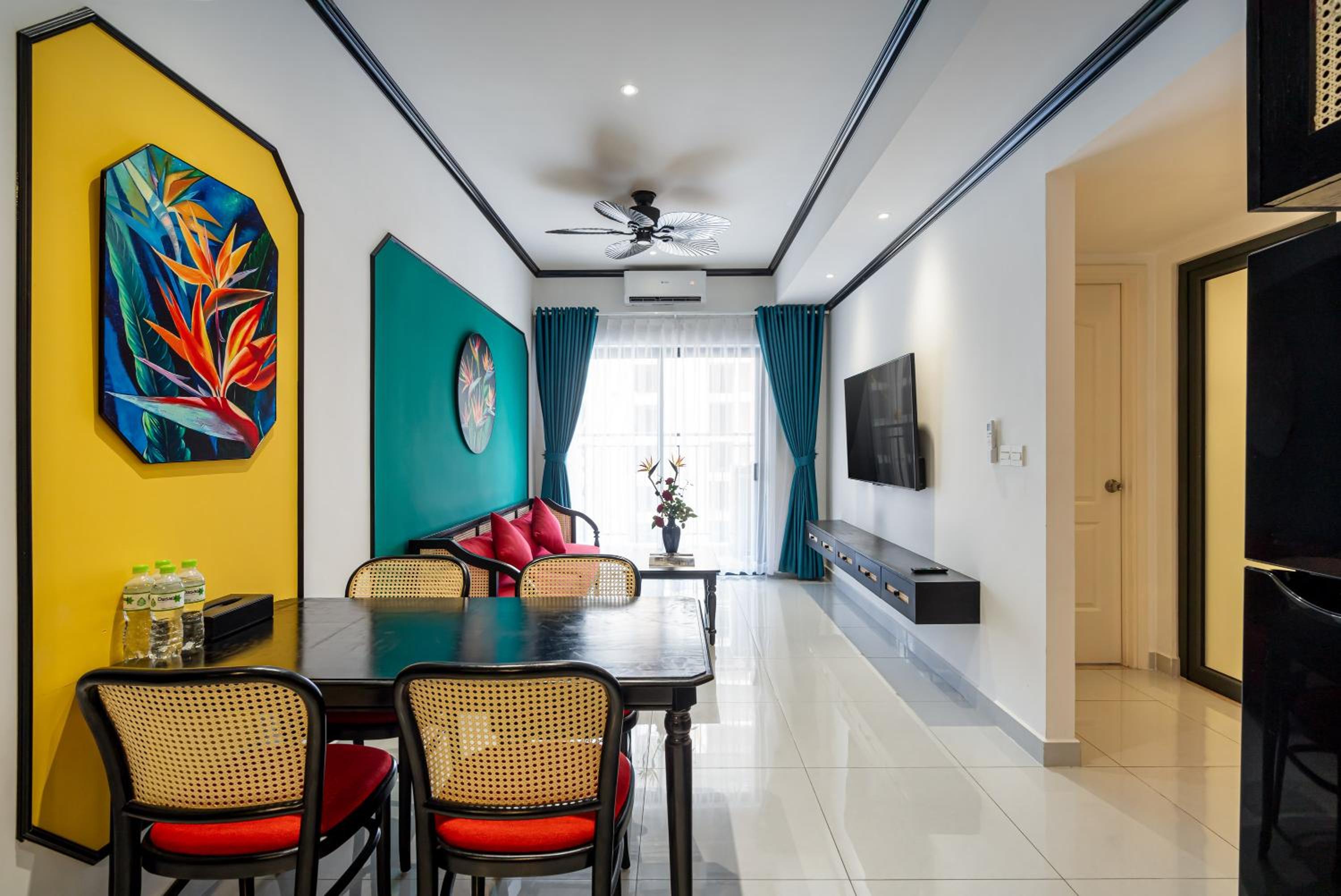 Aris Soho Balcony Suites Saigon District 1