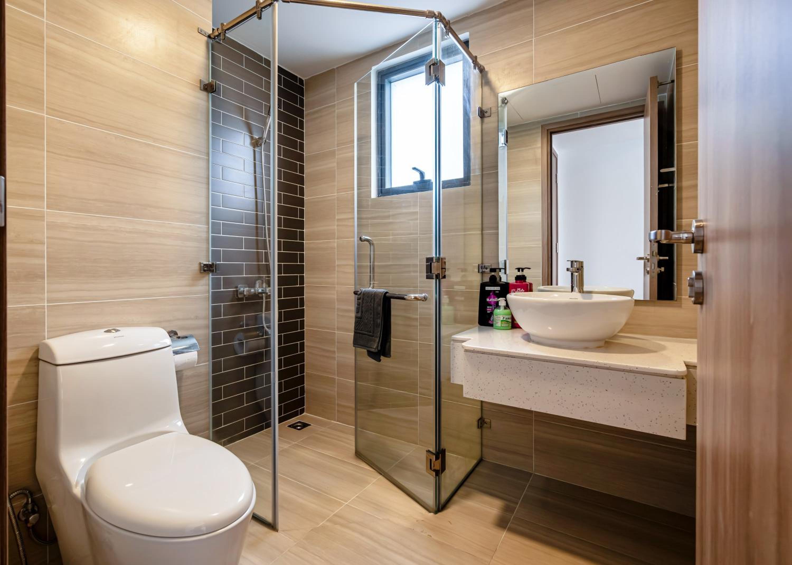Aris Soho Balcony Suites Saigon District 1