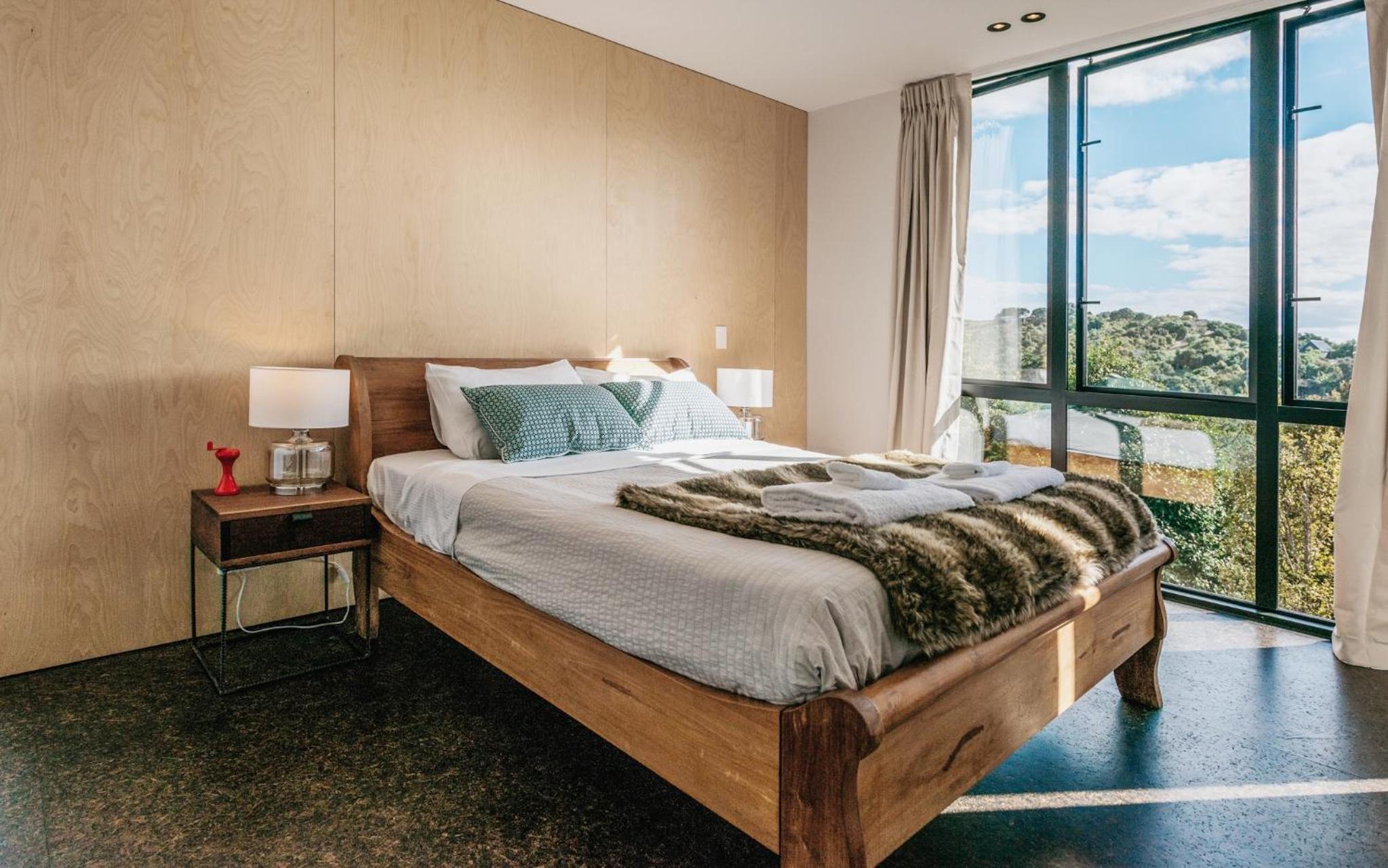 Empire Views, Oneroa - Be My Guest Waiheke view 4