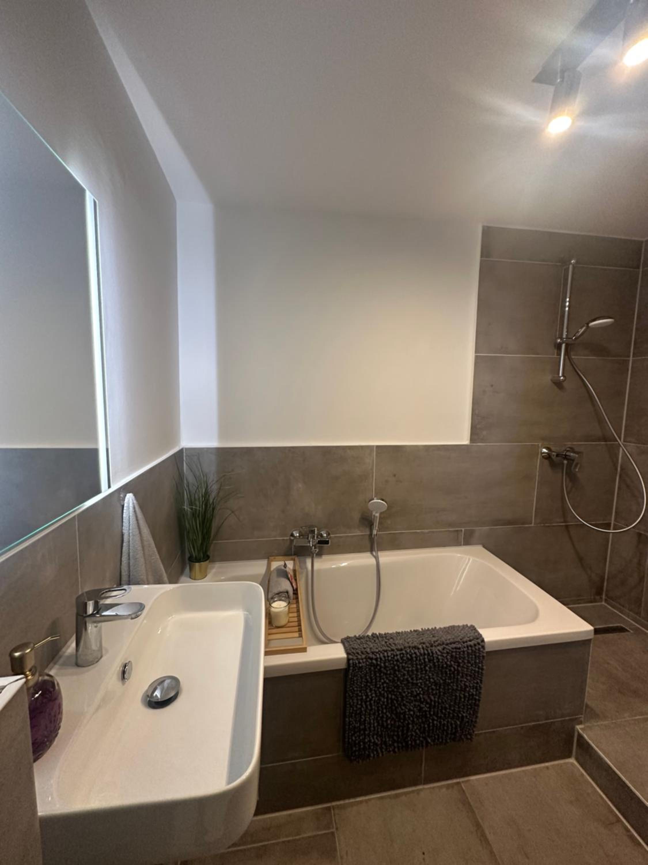 Stilvolles Apartment nähe Messe Düsseldorf in Duisburg Süd