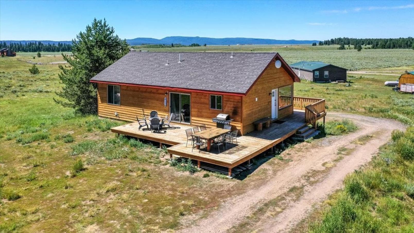 Scenic 4br Cabin Whot Tub And Wrap Around Porch view 4
