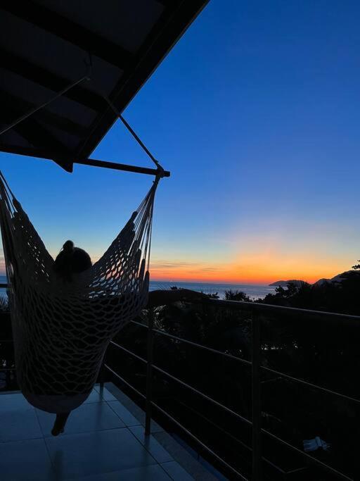 Casa pé na areia praia de Guaecá