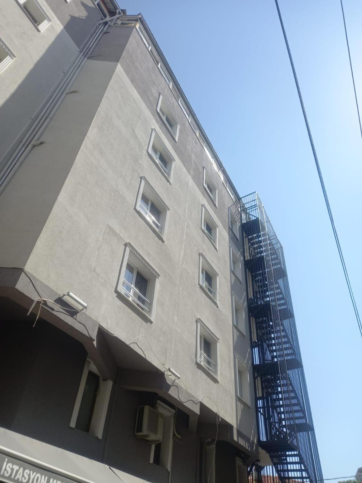 Red Green Hotel - Image 25