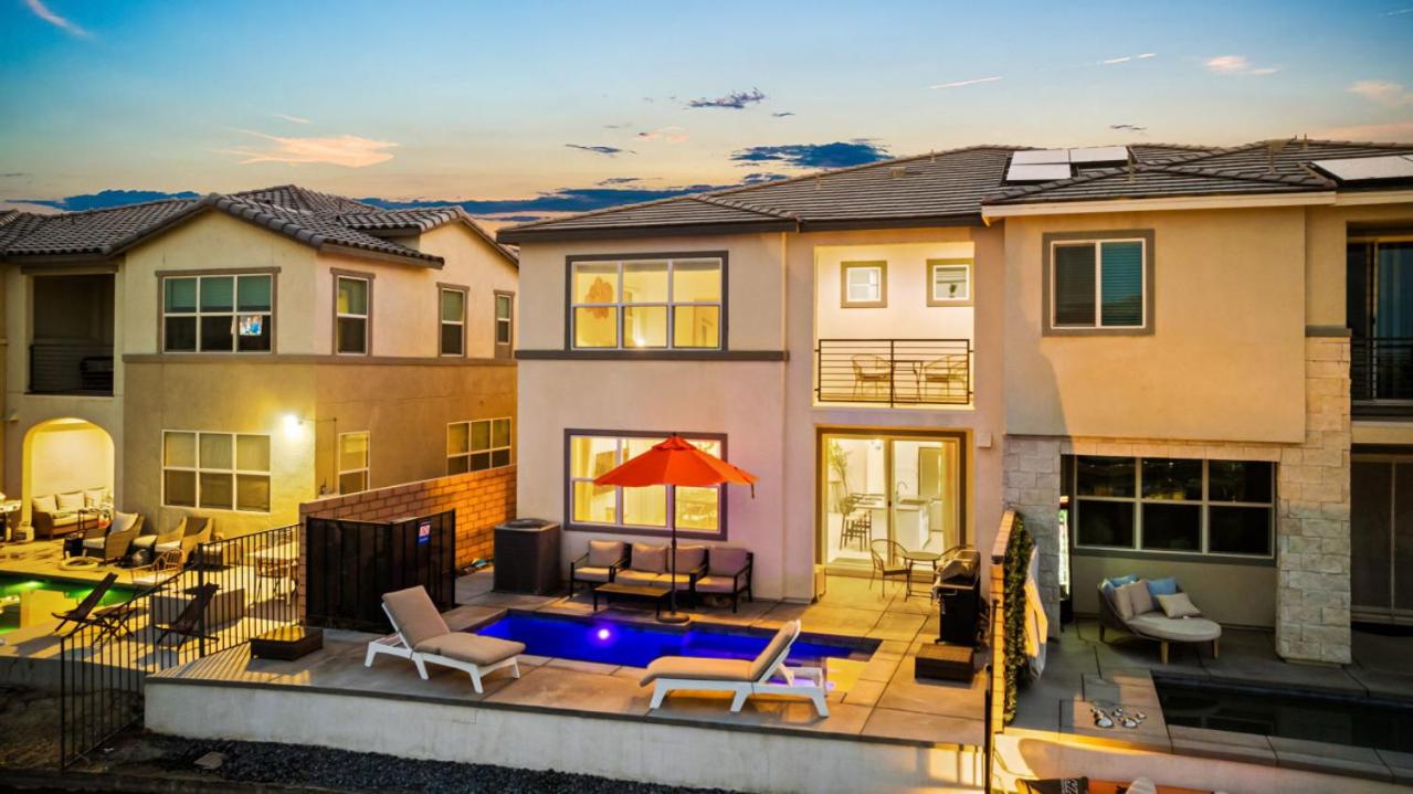 Desert Home Indio Lakefront Pool near Palm Springs view 3