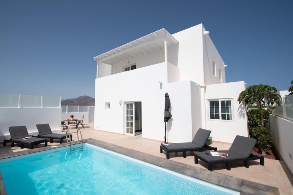Casa Leize Piscina climatizada, Vistas & AC 10 Minutes walk from Marina Rubicón view 3
