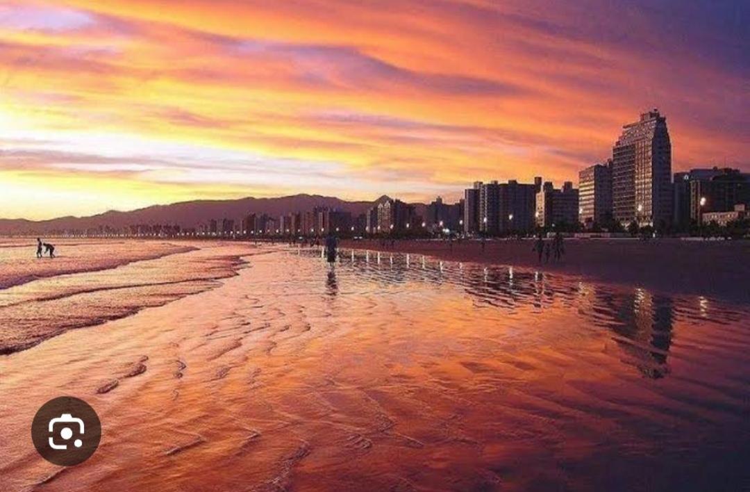 Apê 50 metros da praia, centro da Mirim, Wi-fi, 6 pessoas